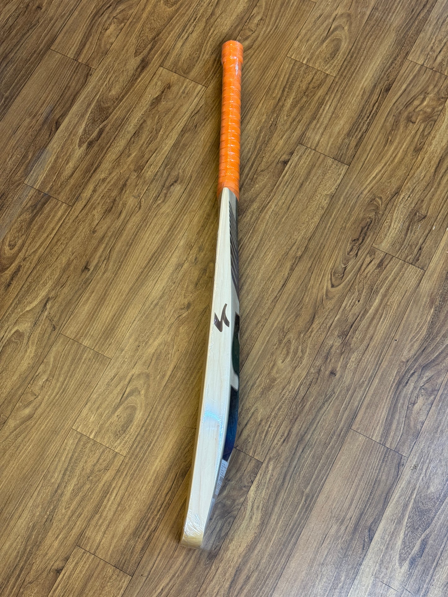 SG TRIPLE CROWN ULTIMATE ENGLISH WILLOW CRICKET BAT-SH