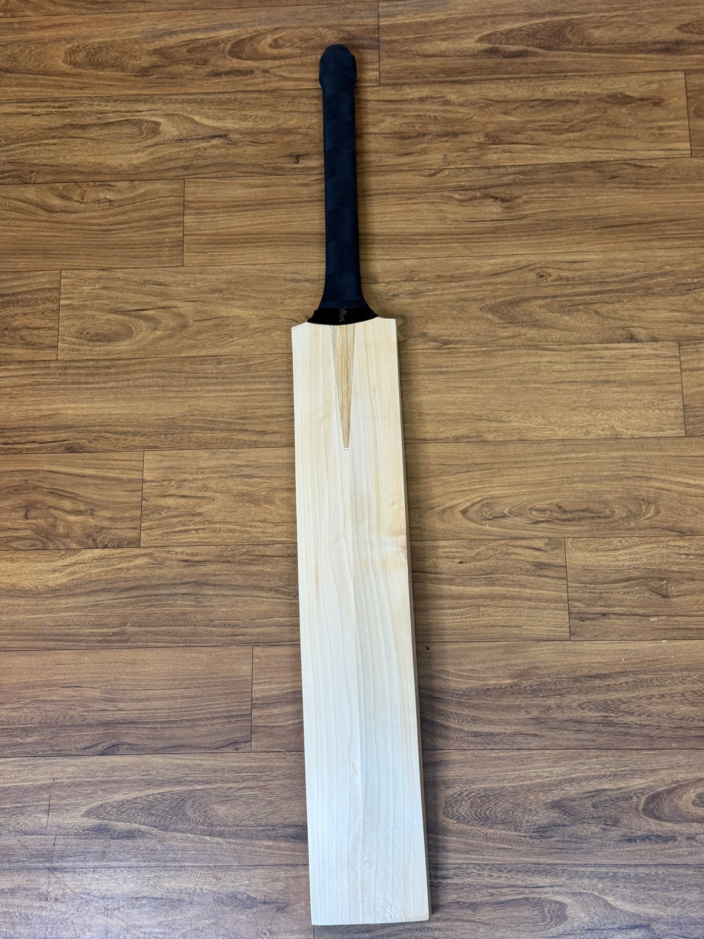 DC7 PLAYER EDITION ENGLISH WILLOW CRICKET BAT(SHREYAS IYER PROFILE)-SH