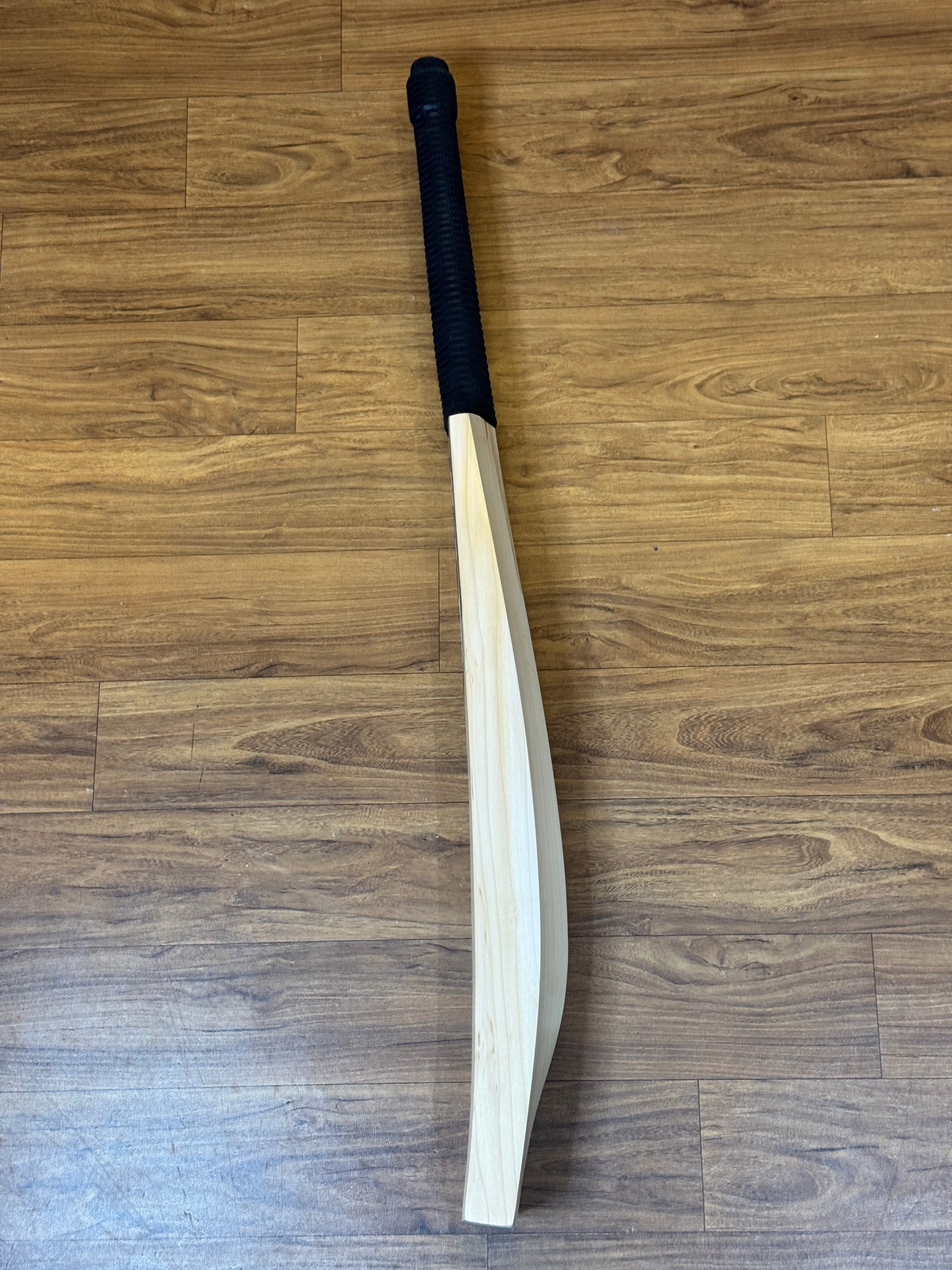 DC7 PLAYER EDITION ENGLISH WILLOW CRICKET BAT(ROHIT SHARMA)-SH