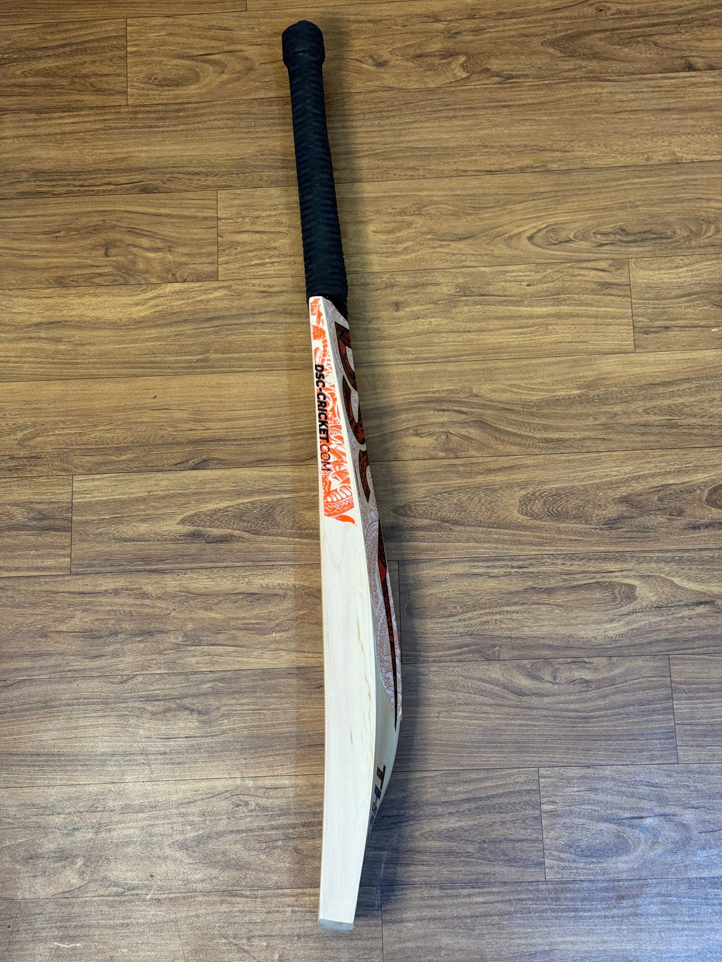 DSC THUMPA 3000 ENGLISH WILLOW CRICKET BAT-SH