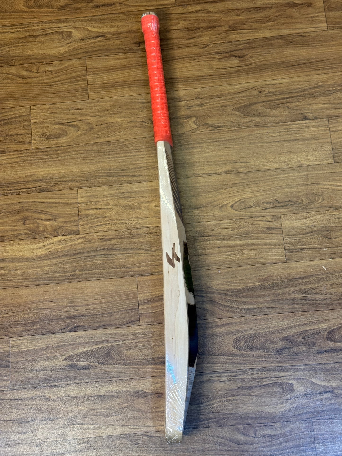 SG TRIPLE CROWN ULTIMATE ENGLISH WILLOW CRICKET BAT-SH