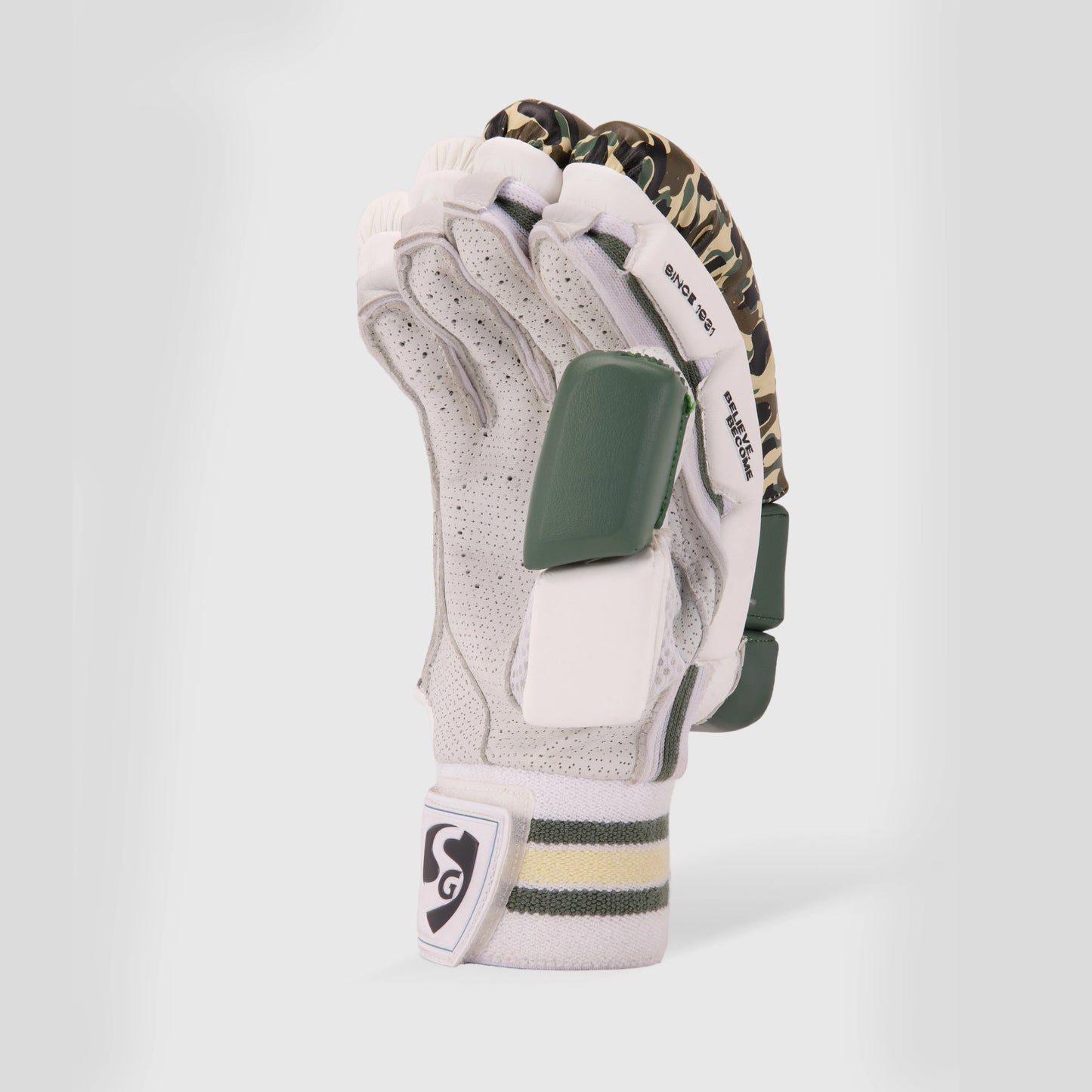 SG SAVAGE EDITION BATTING GLOVE-ADULT