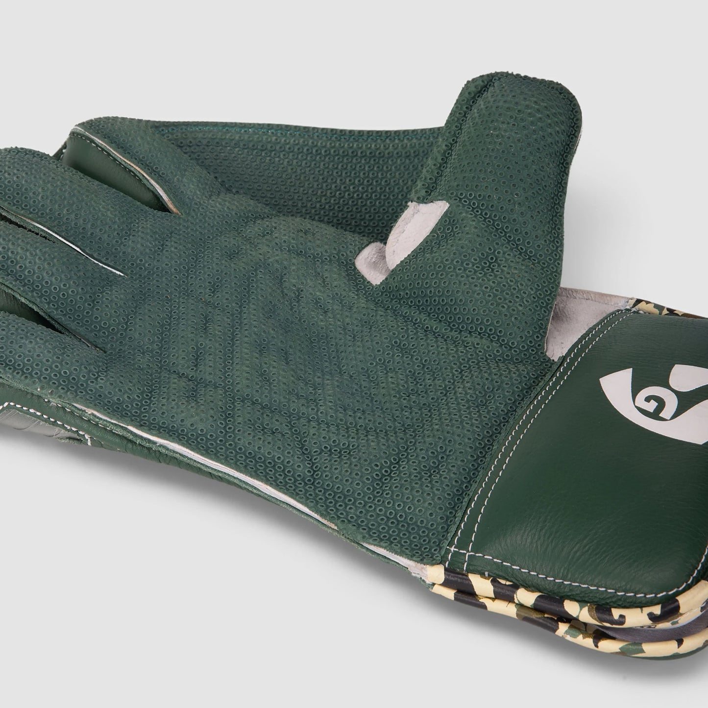 SG SAVAGE WICKET KEEPING GLOVE-MENS