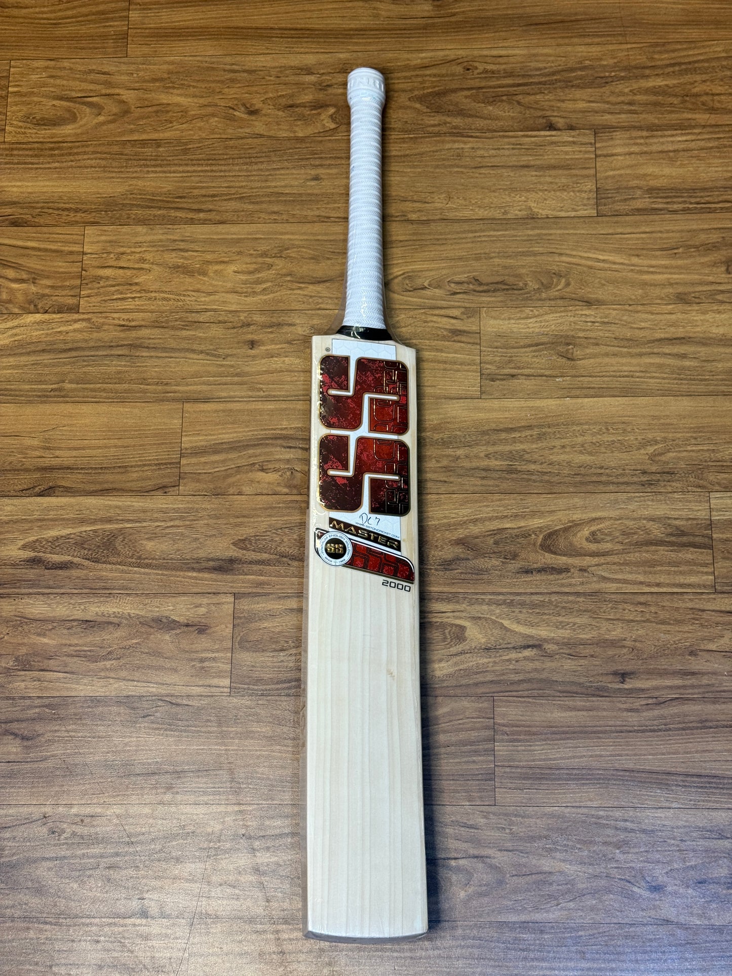 SS MASTER 2000 ENGLISH WILLLOW CRICKET BAT-SH