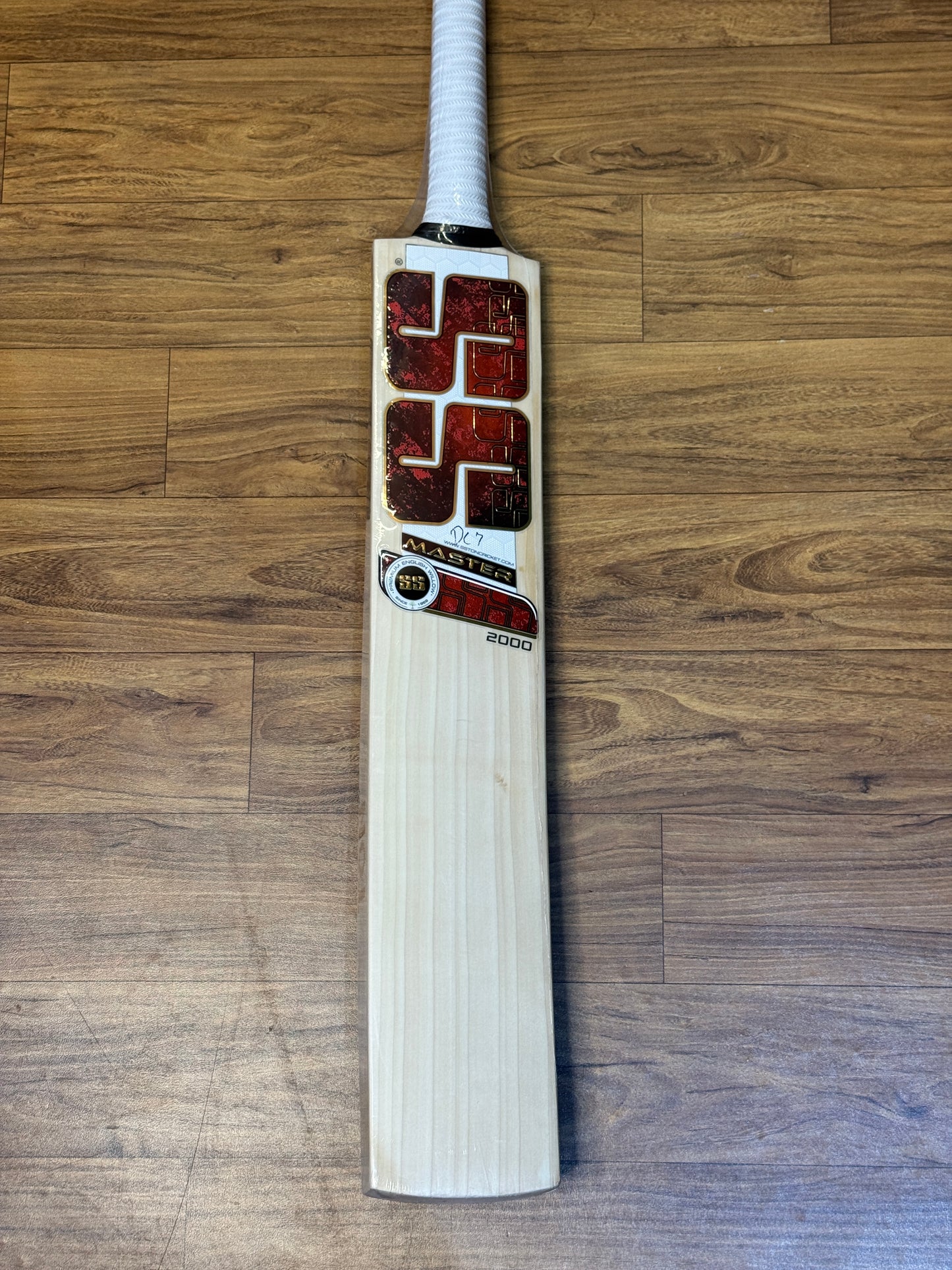 SS MASTER 2000 ENGLISH WILLLOW CRICKET BAT-SH
