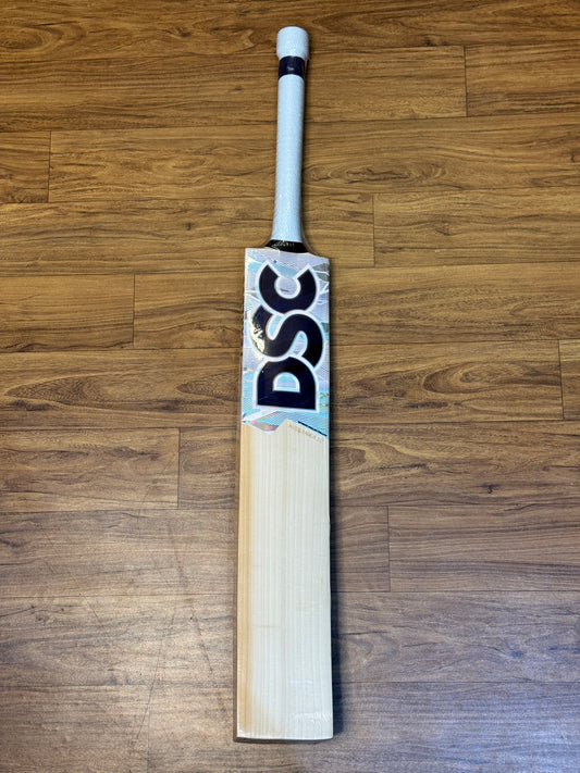 DSC NISHANKA PLAYER ENGLISH WILLOW CRICKET BAT - SH