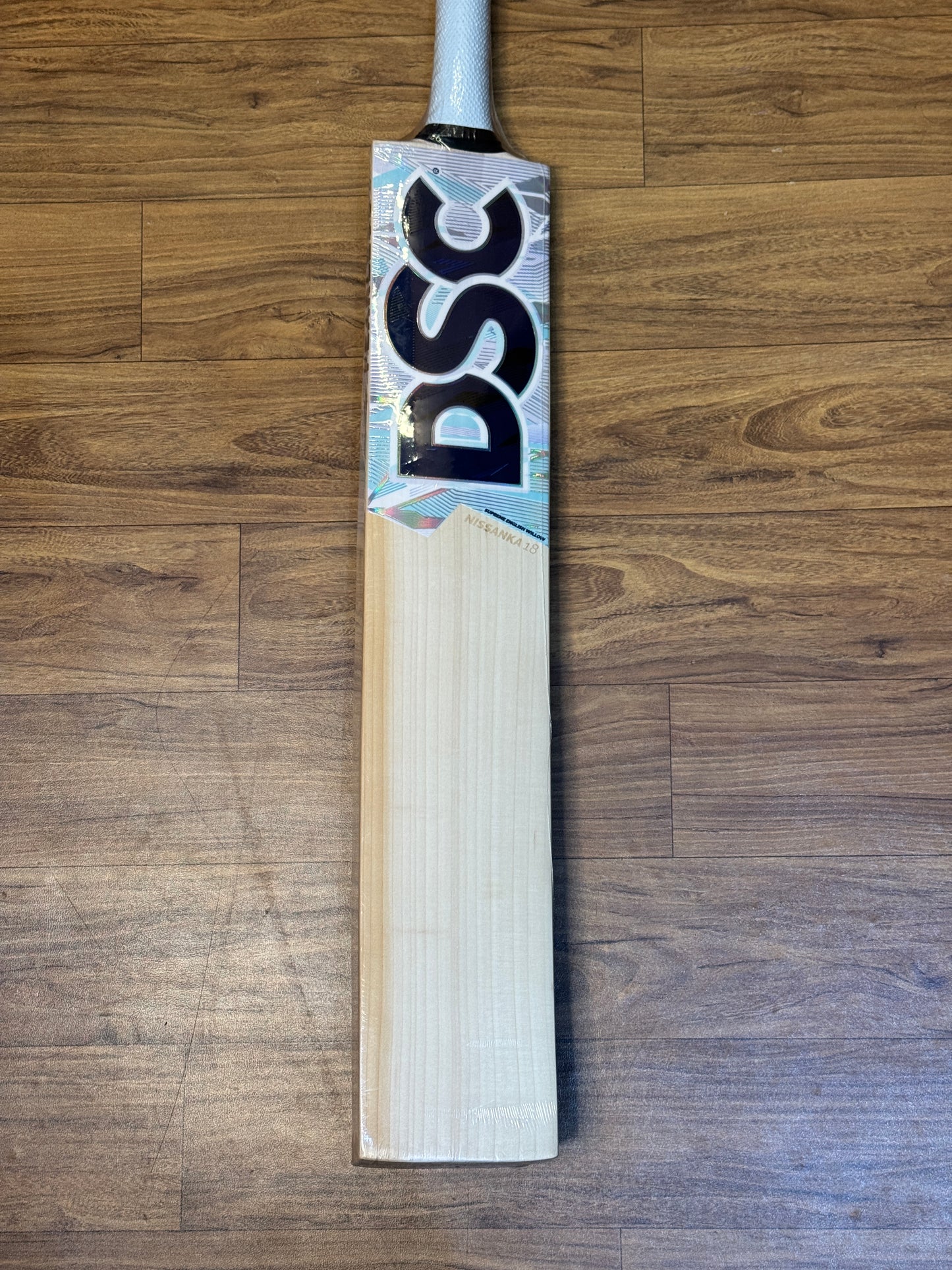 DSC NISHANKA PLAYER ENGLISH WILLOW CRICKET BAT - SH