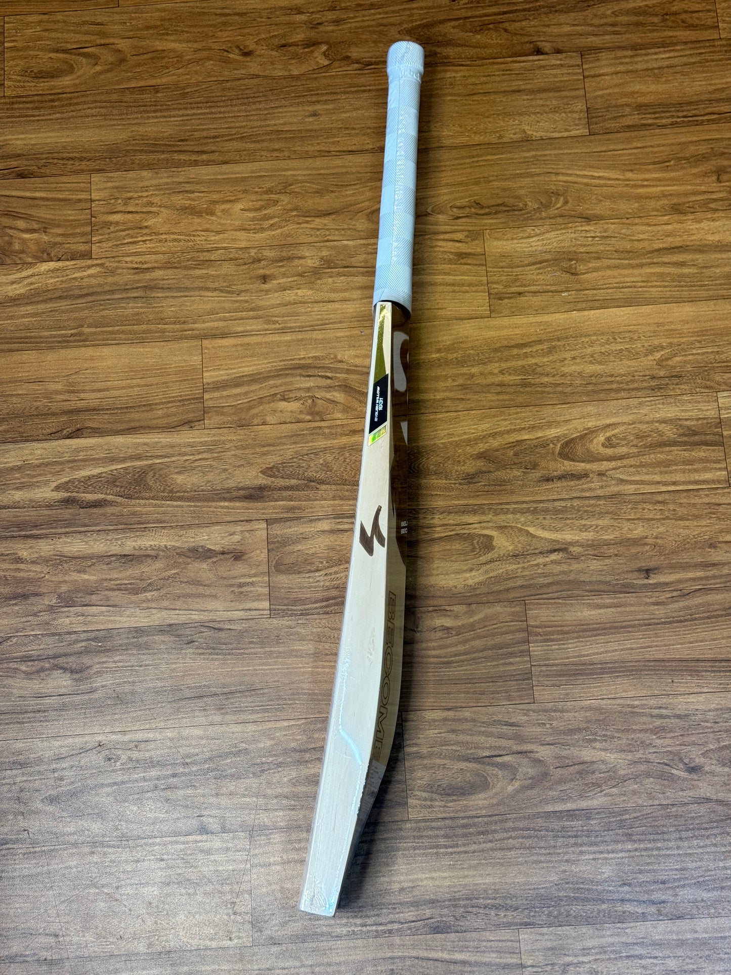 SG SAVAGE XTREME ENGLISH WILLOW CRICKET BAT - SH