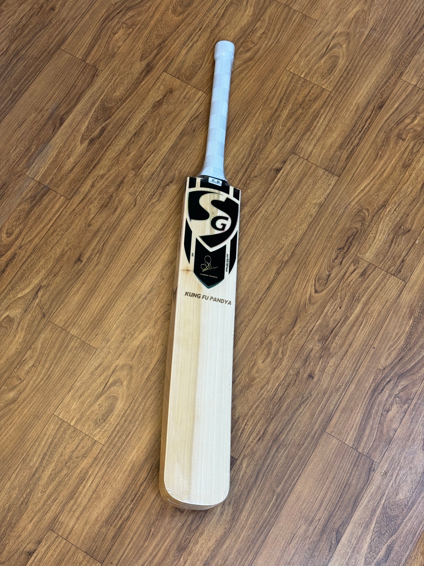 SG KUNG FU PANDYA ENGLISH WILLOW CRICKET BAT-SH