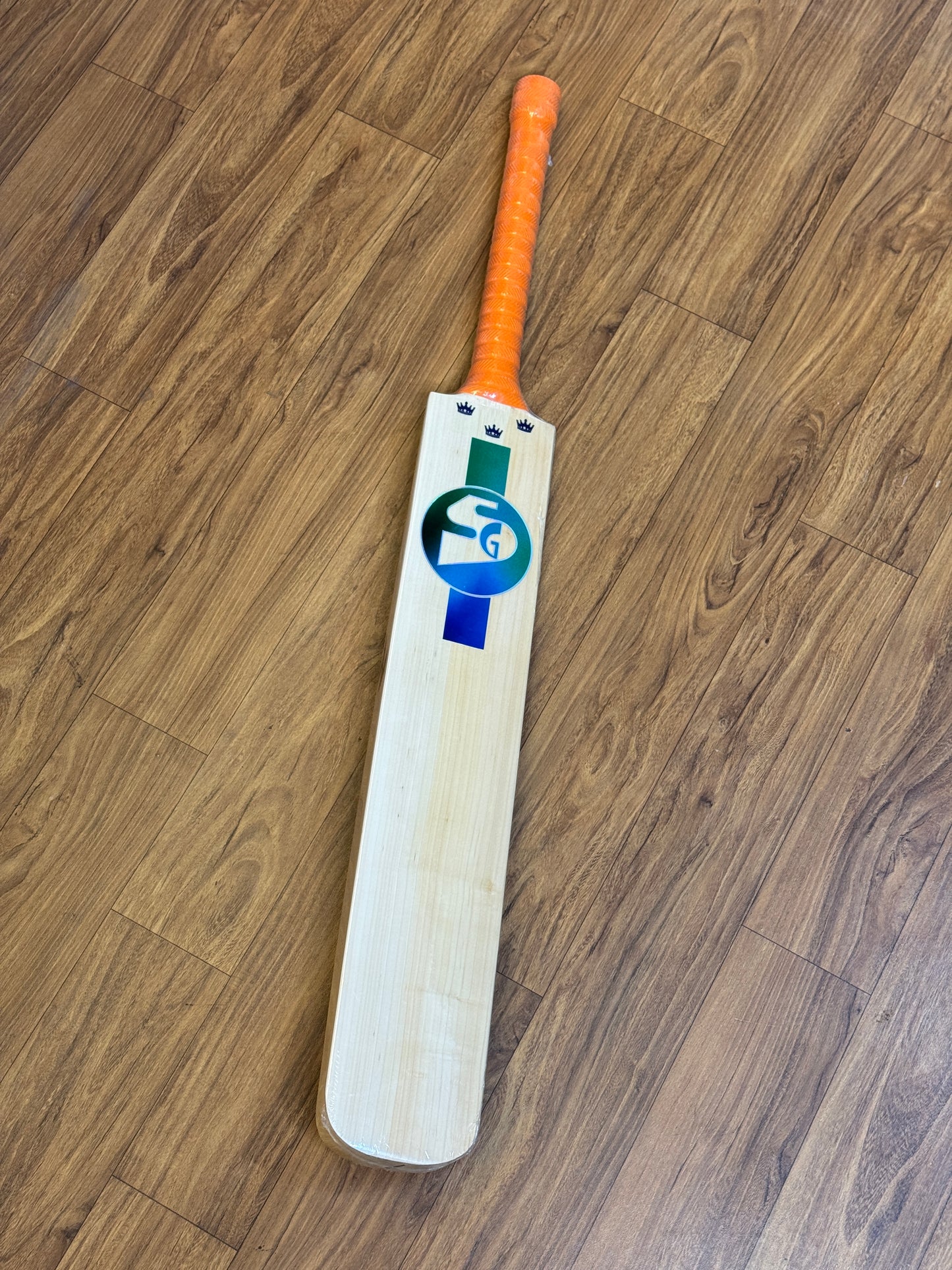 SG TRIPLE CROWN ULTIMATE ENGLISH WILLOW CRICKET BAT-SH