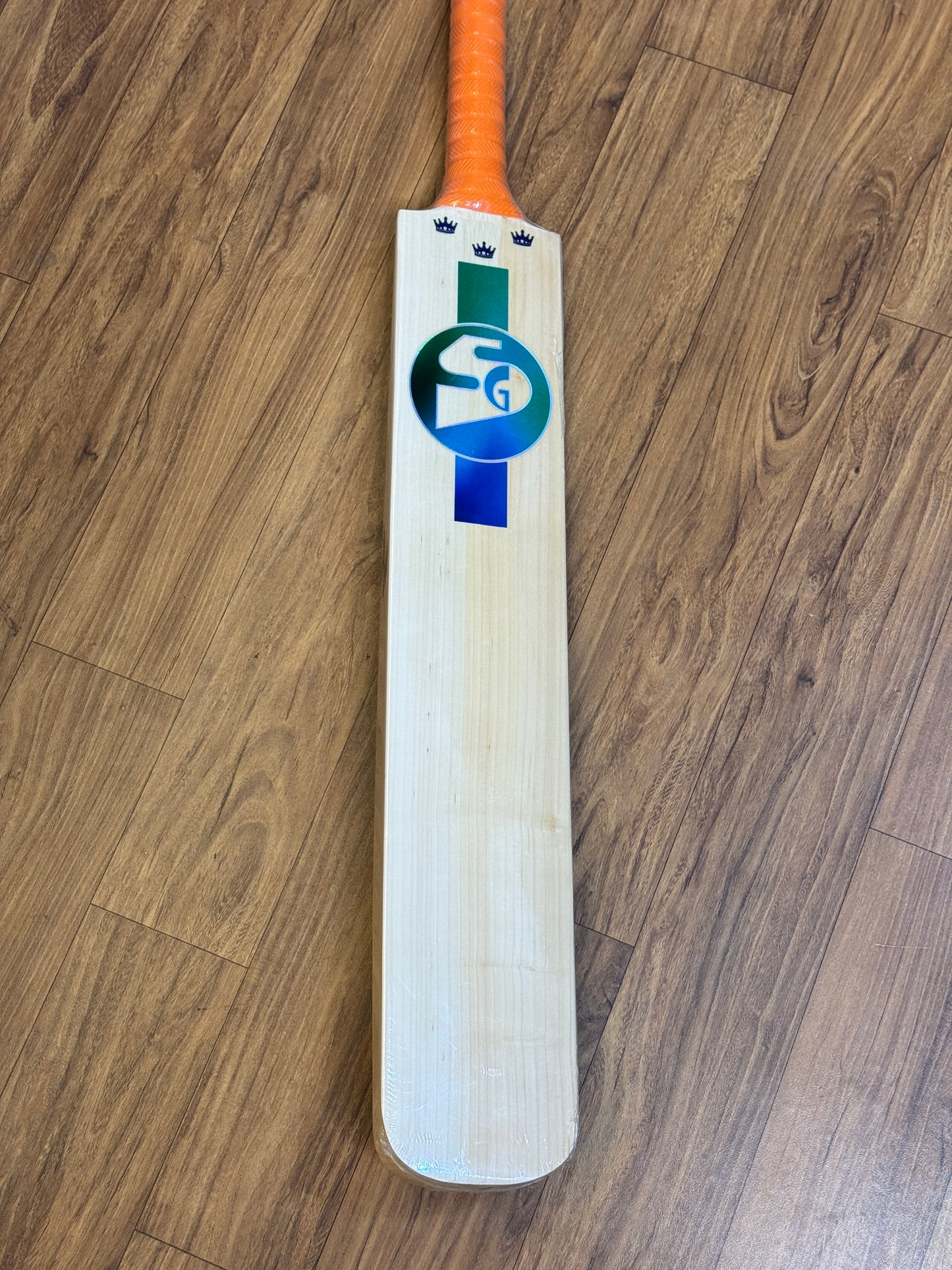 SG TRIPLE CROWN ULTIMATE ENGLISH WILLOW CRICKET BAT-SH