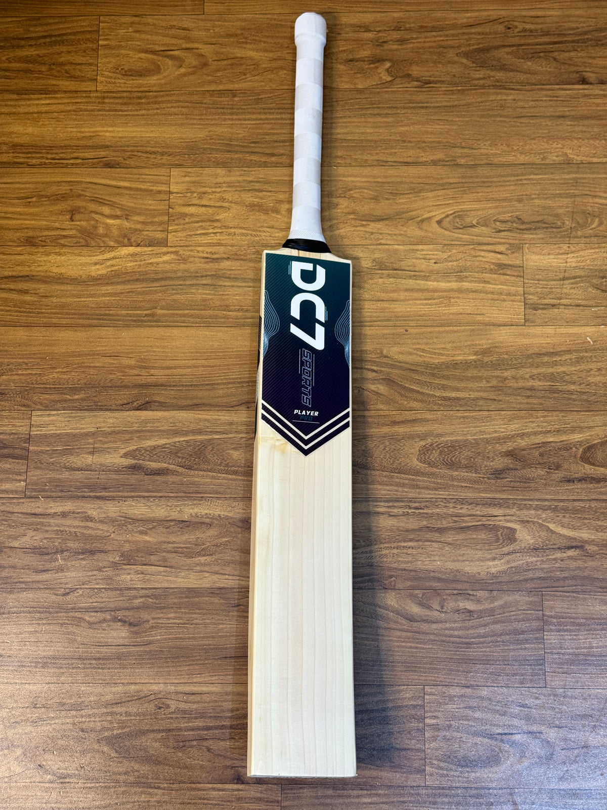 DC7 PLAYER PRO ENGLISH WILLOW CRICKET BAT-SH