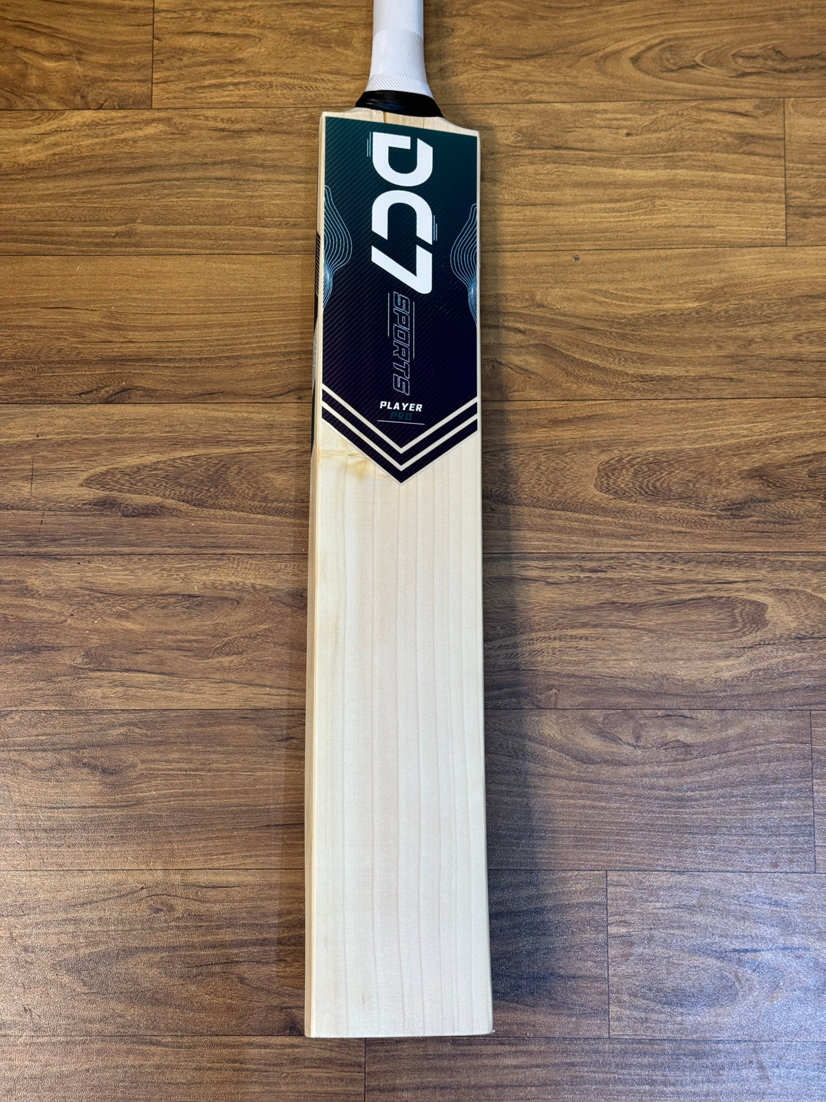 DC7 PLAYER PRO ENGLISH WILLOW CRICKET BAT-SH