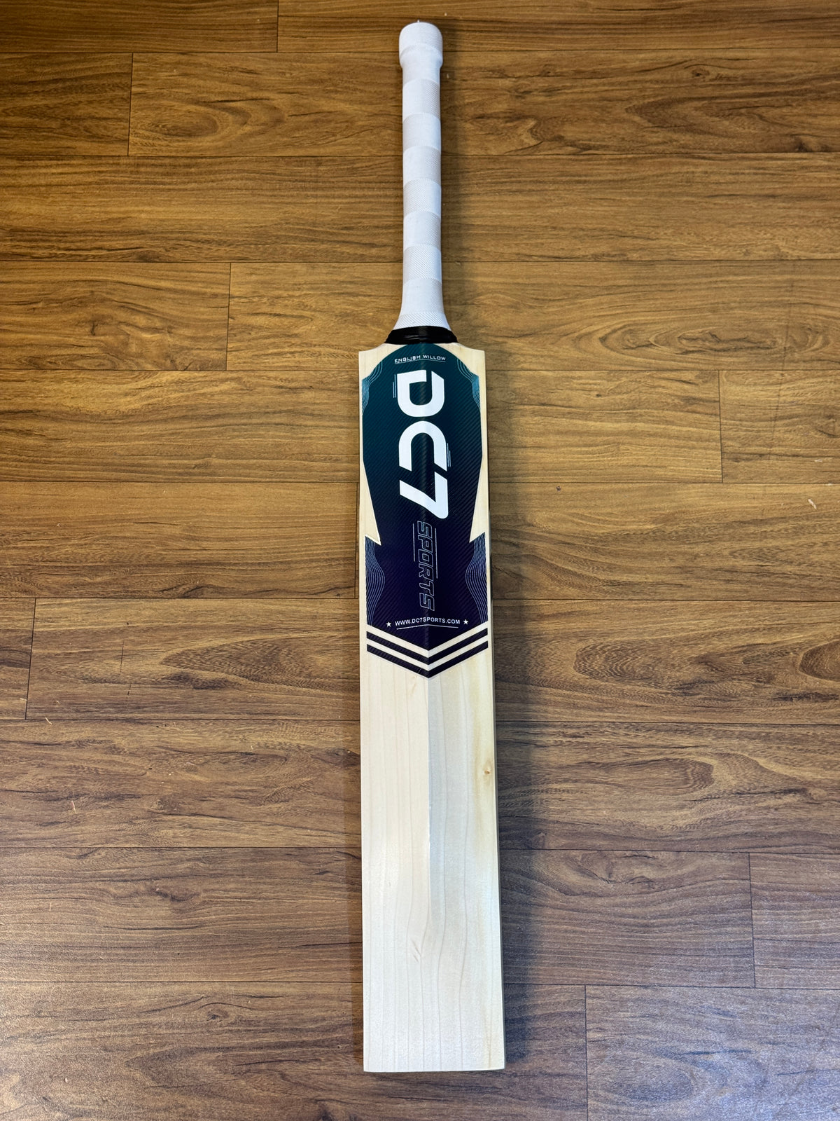 DC7 PLAYER PRO ENGLISH WILLOW CRICKET BAT-SH