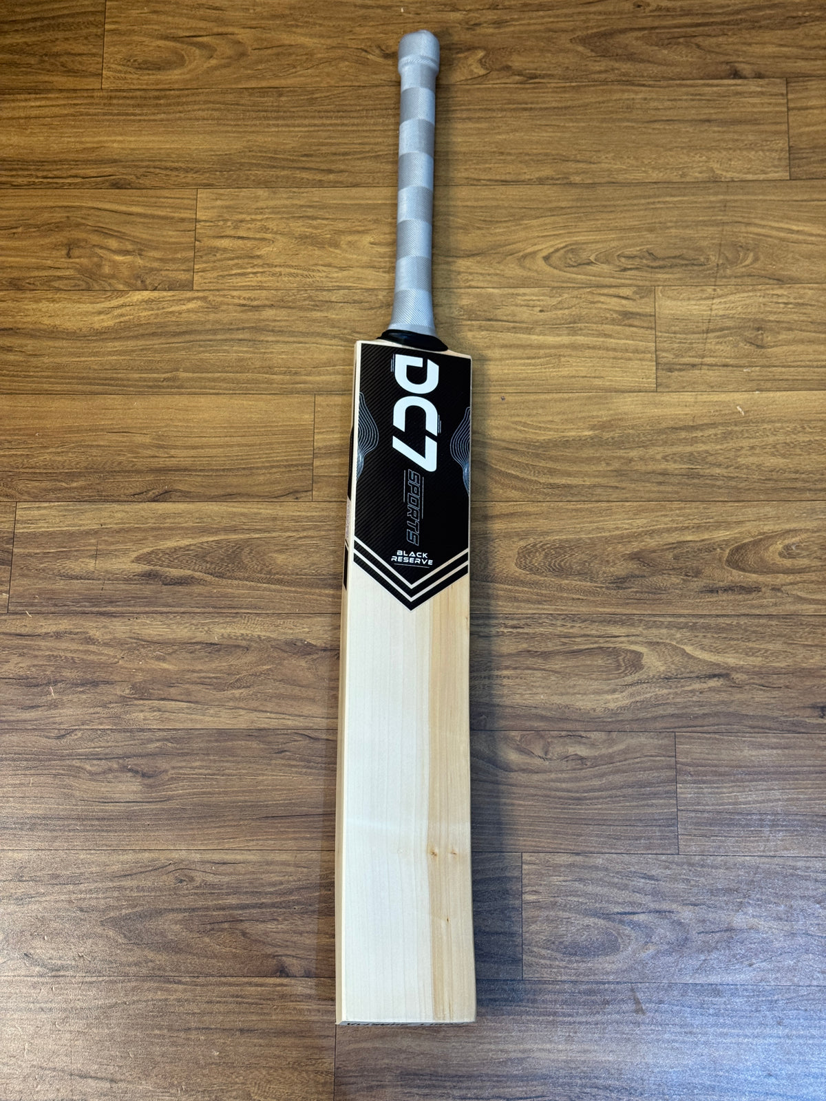 DC7 BLACK RESERVE ENGLISH WILLOW CRICKET BAT-SH