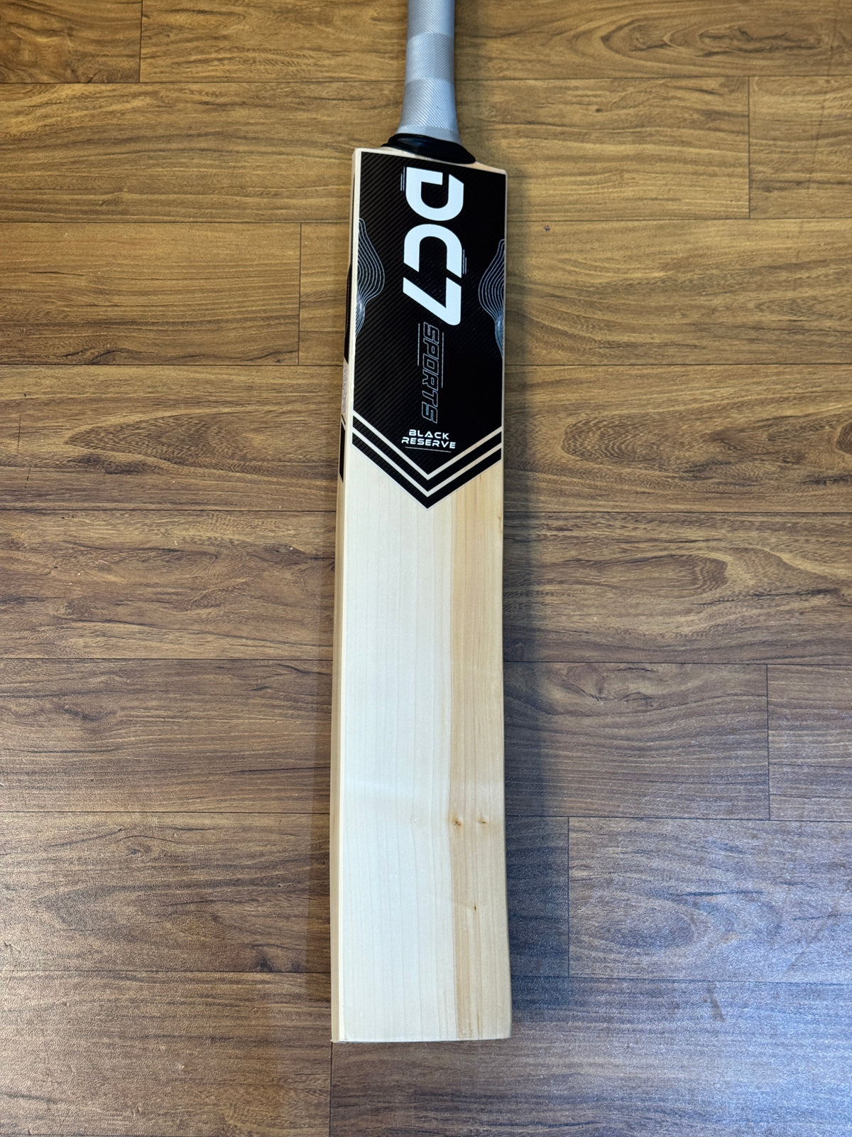DC7 BLACK RESERVE ENGLISH WILLOW CRICKET BAT-SH