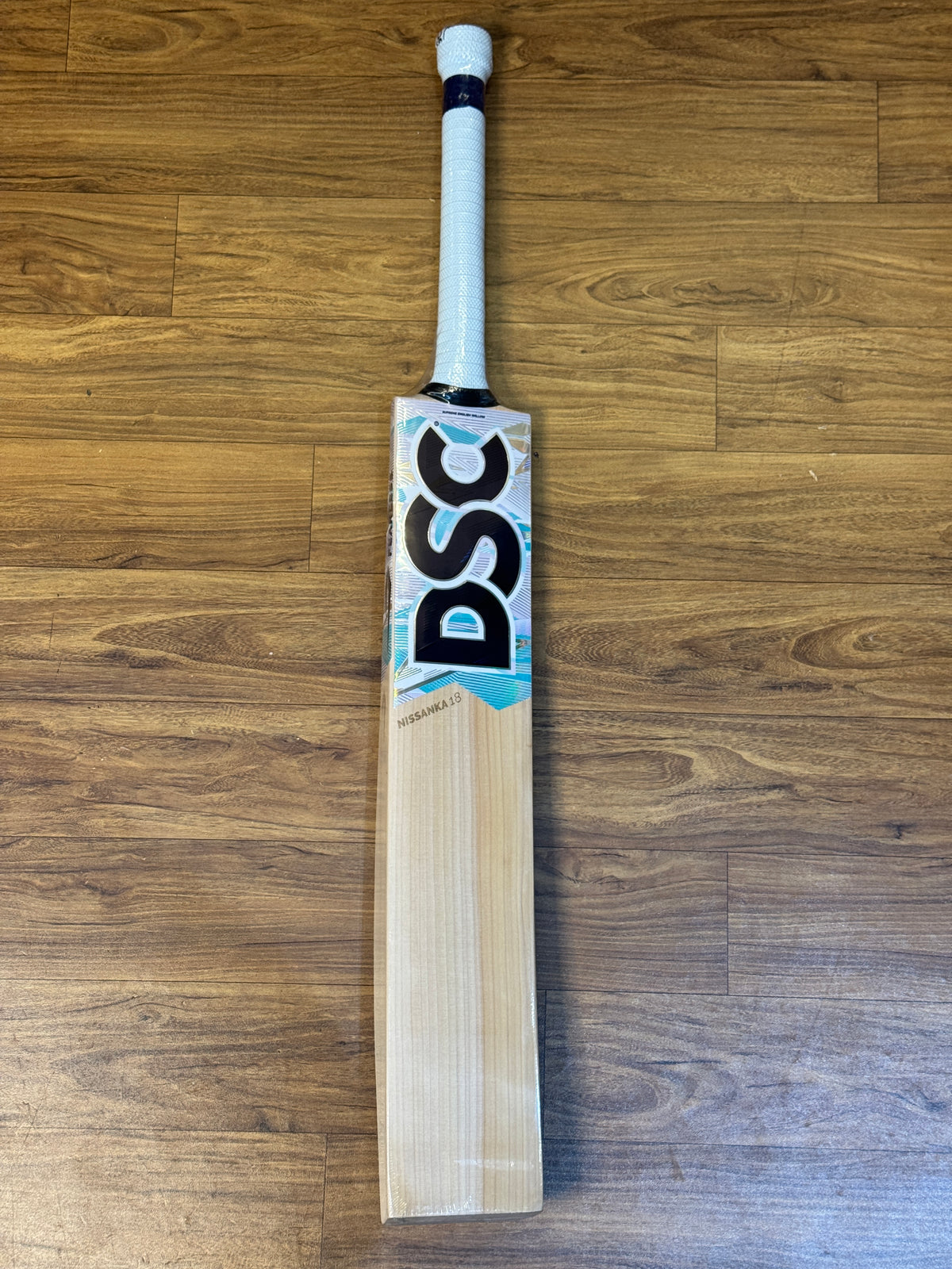 DSC NISSANKA 18 ENGLISH WILLOW CRICKET BAT-SH