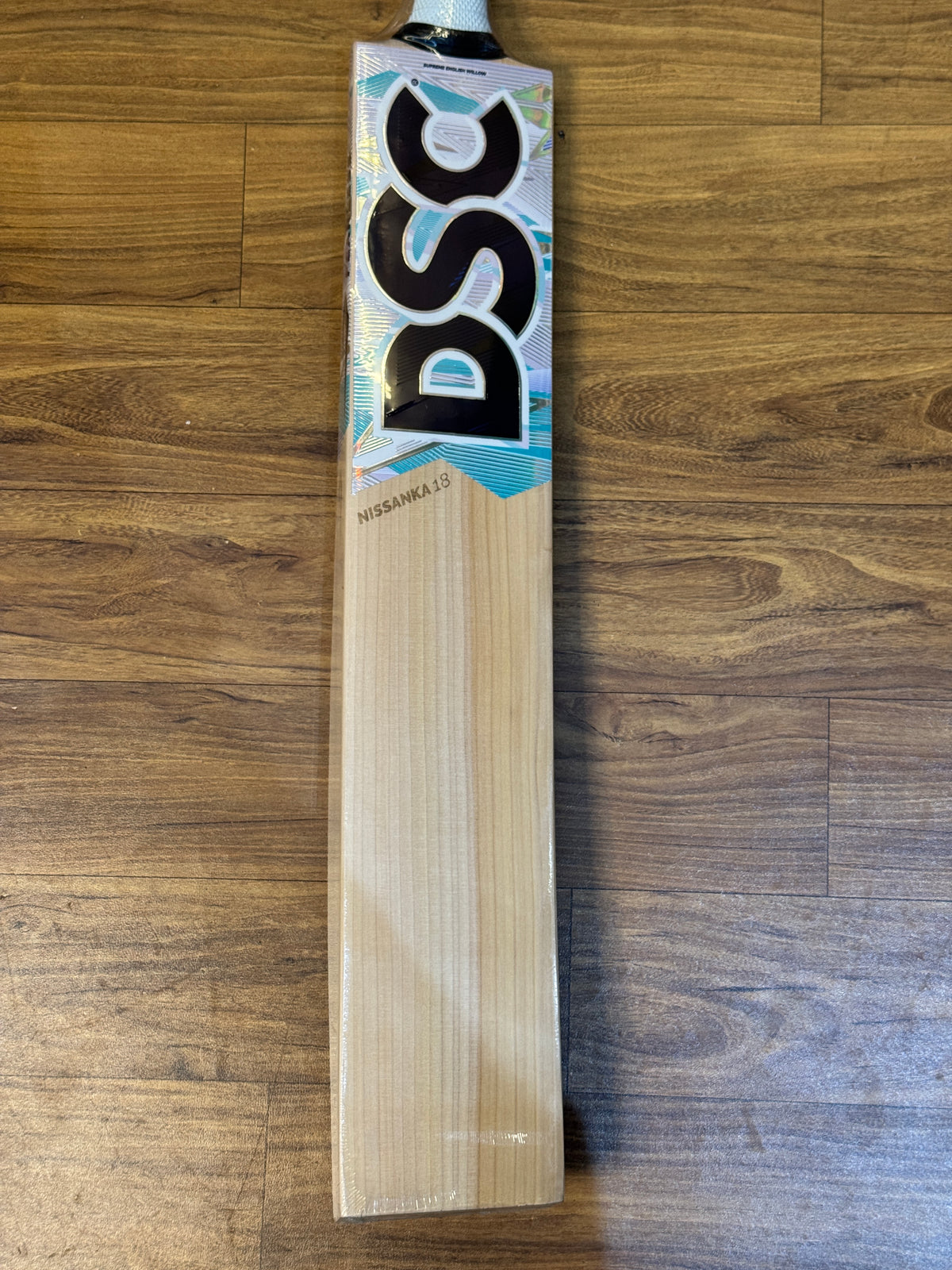 DSC NISSANKA 18 ENGLISH WILLOW CRICKET BAT-SH