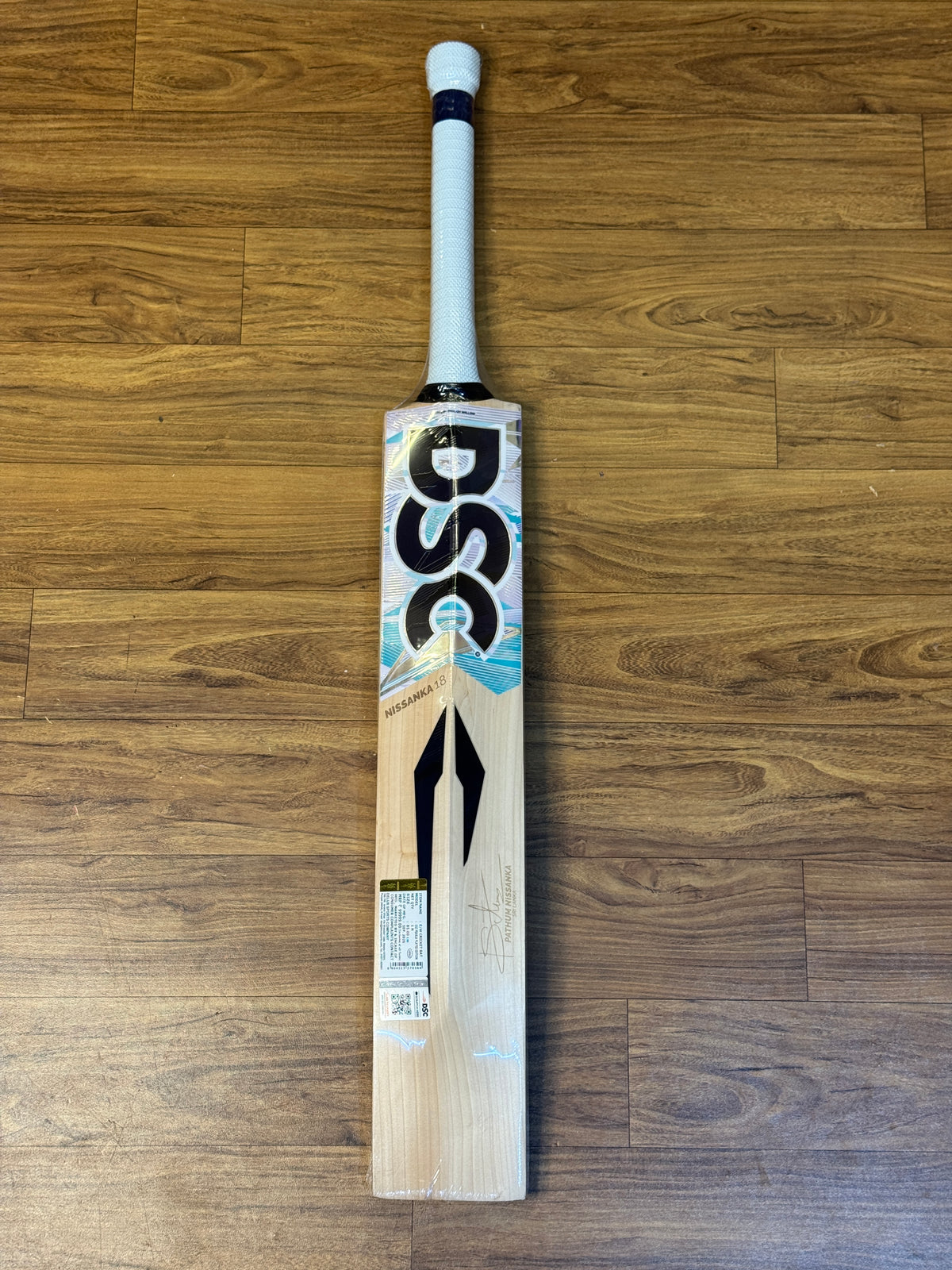 DSC NISSANKA 18 ENGLISH WILLOW CRICKET BAT-SH