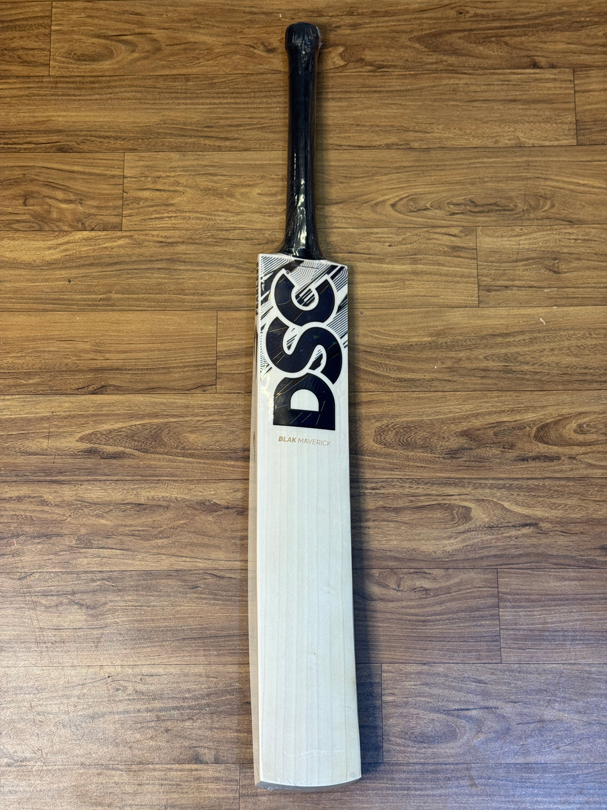 DSC BLAK MAVERICK ENGLISH WILLOW CRICKET BAT-SH