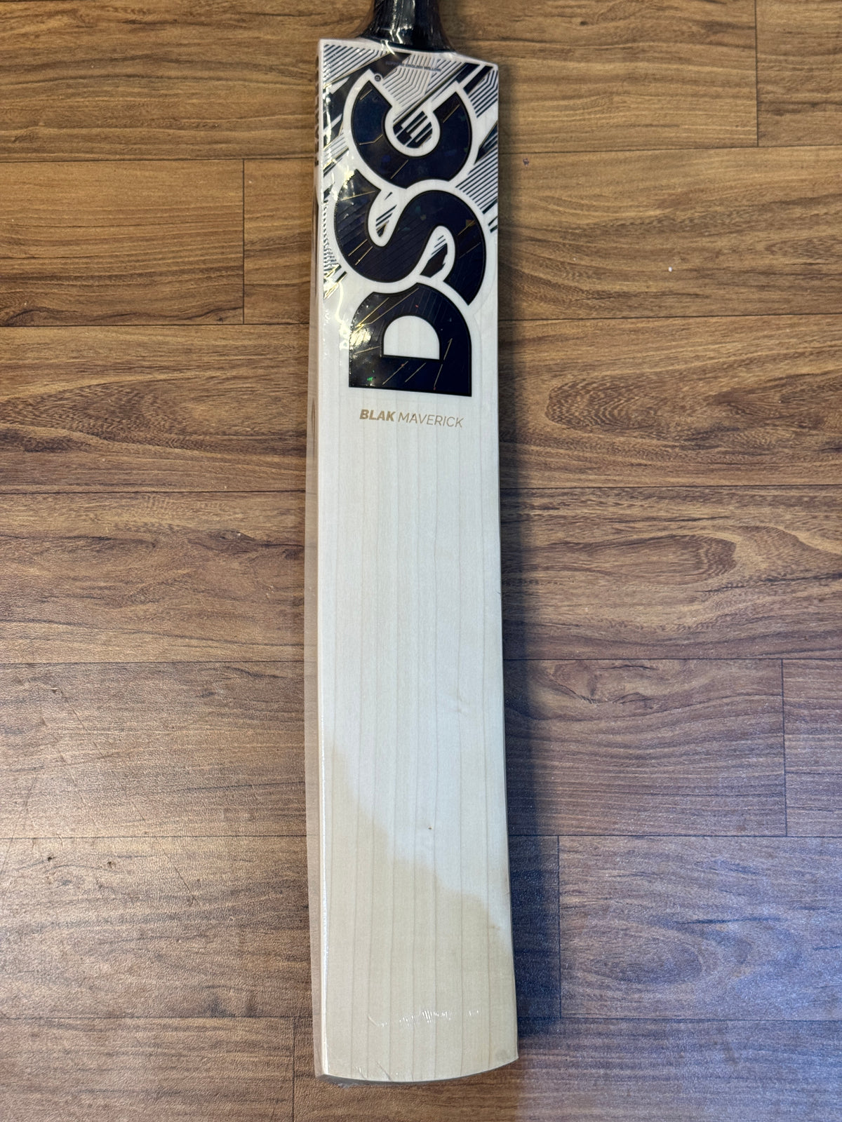DSC BLAK MAVERICK ENGLISH WILLOW CRICKET BAT-SH