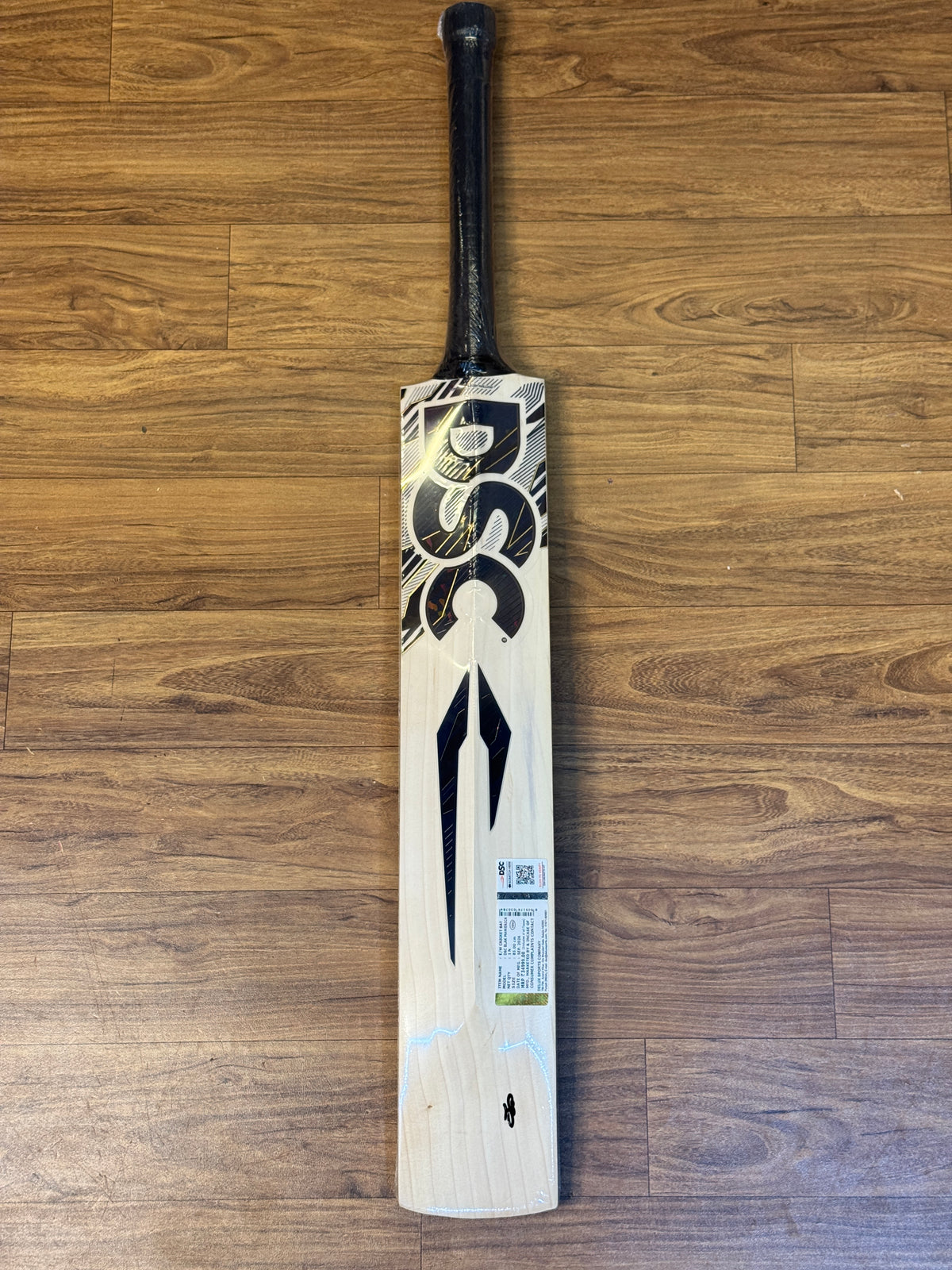 DSC BLAK MAVERICK ENGLISH WILLOW CRICKET BAT-SH