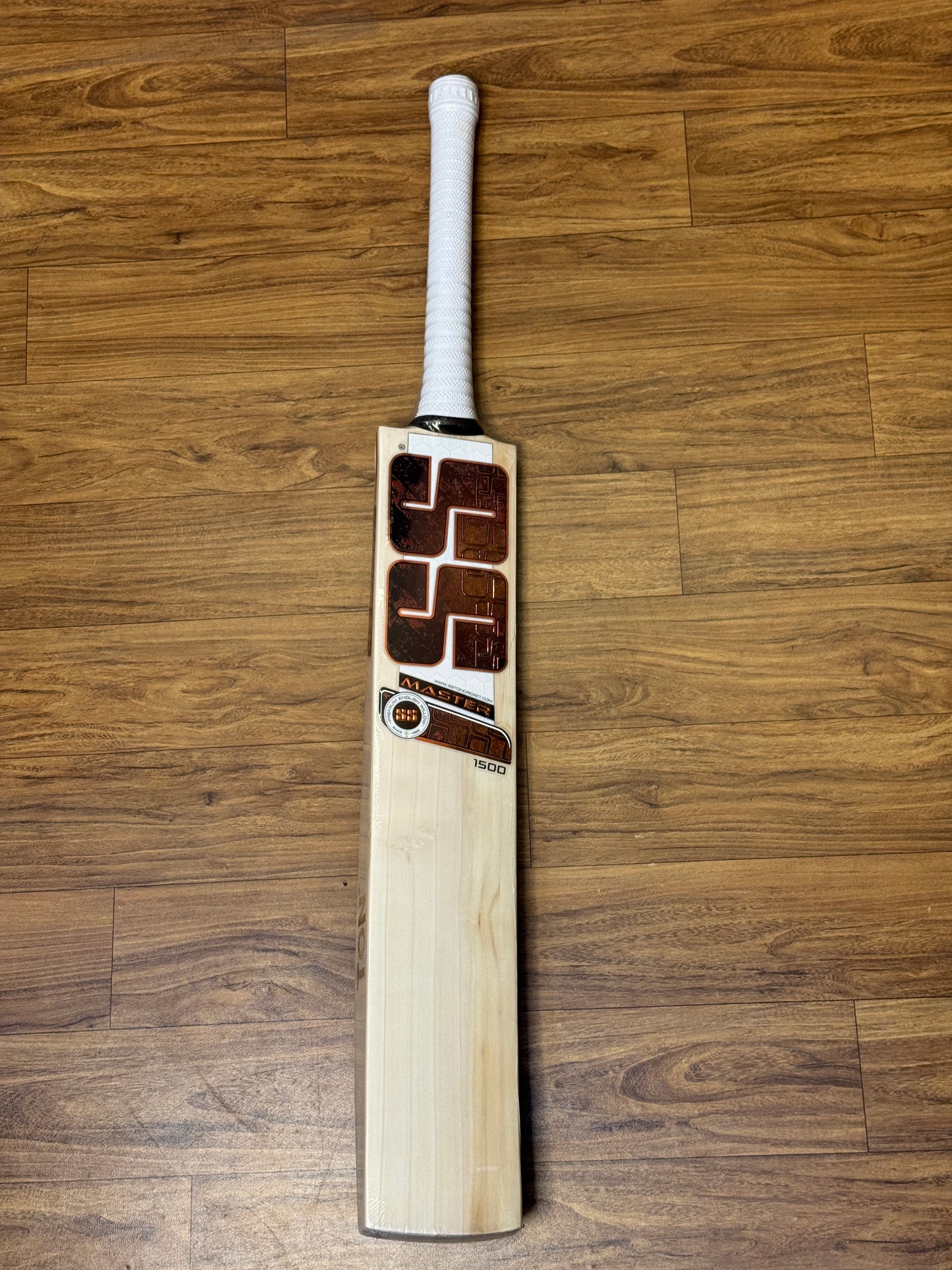 SS MASTER 1500 ENGLISH WILLOW CRICKET BAT-SH