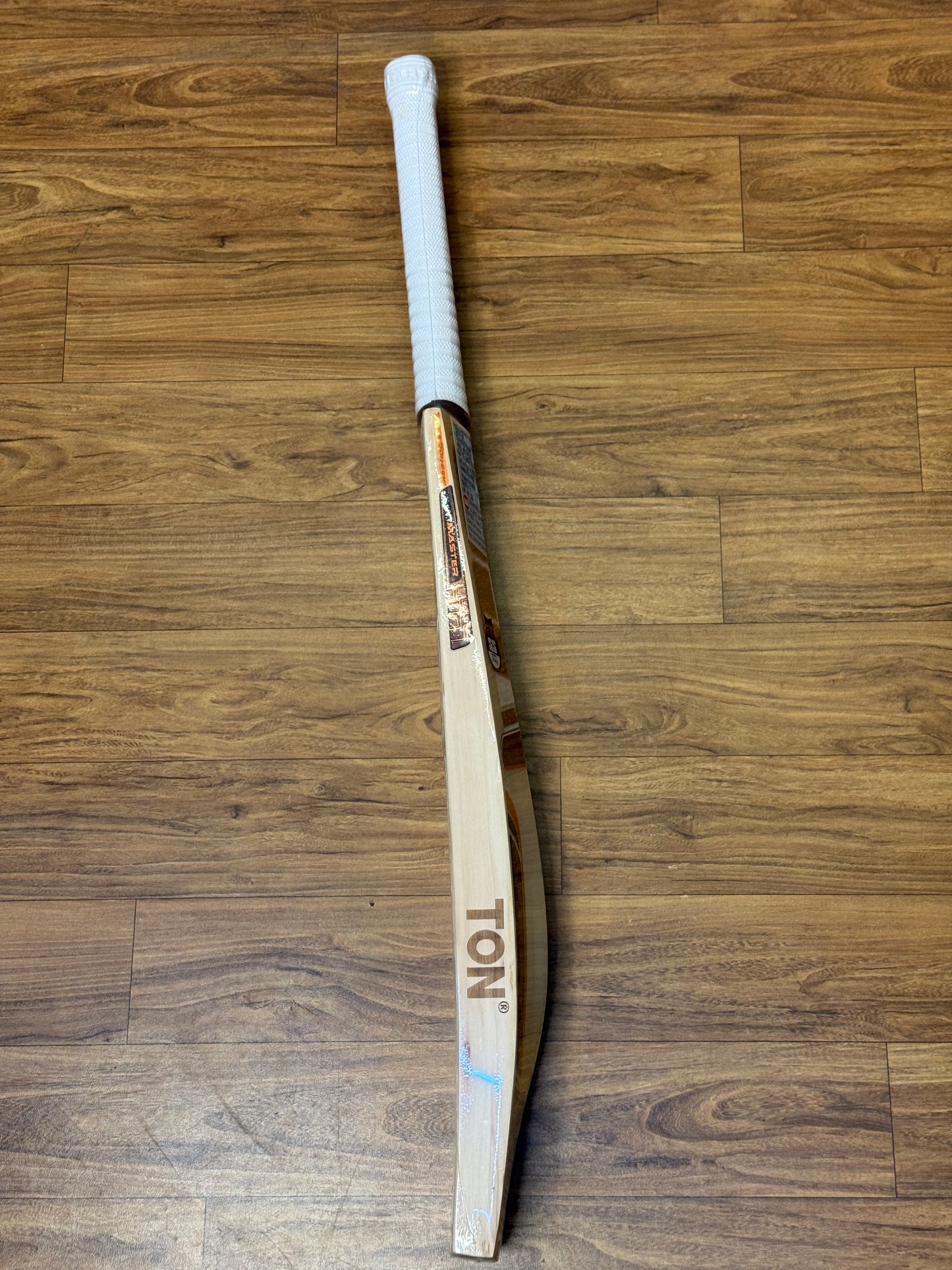 SS MASTER 1500 ENGLISH WILLOW CRICKET BAT-SH