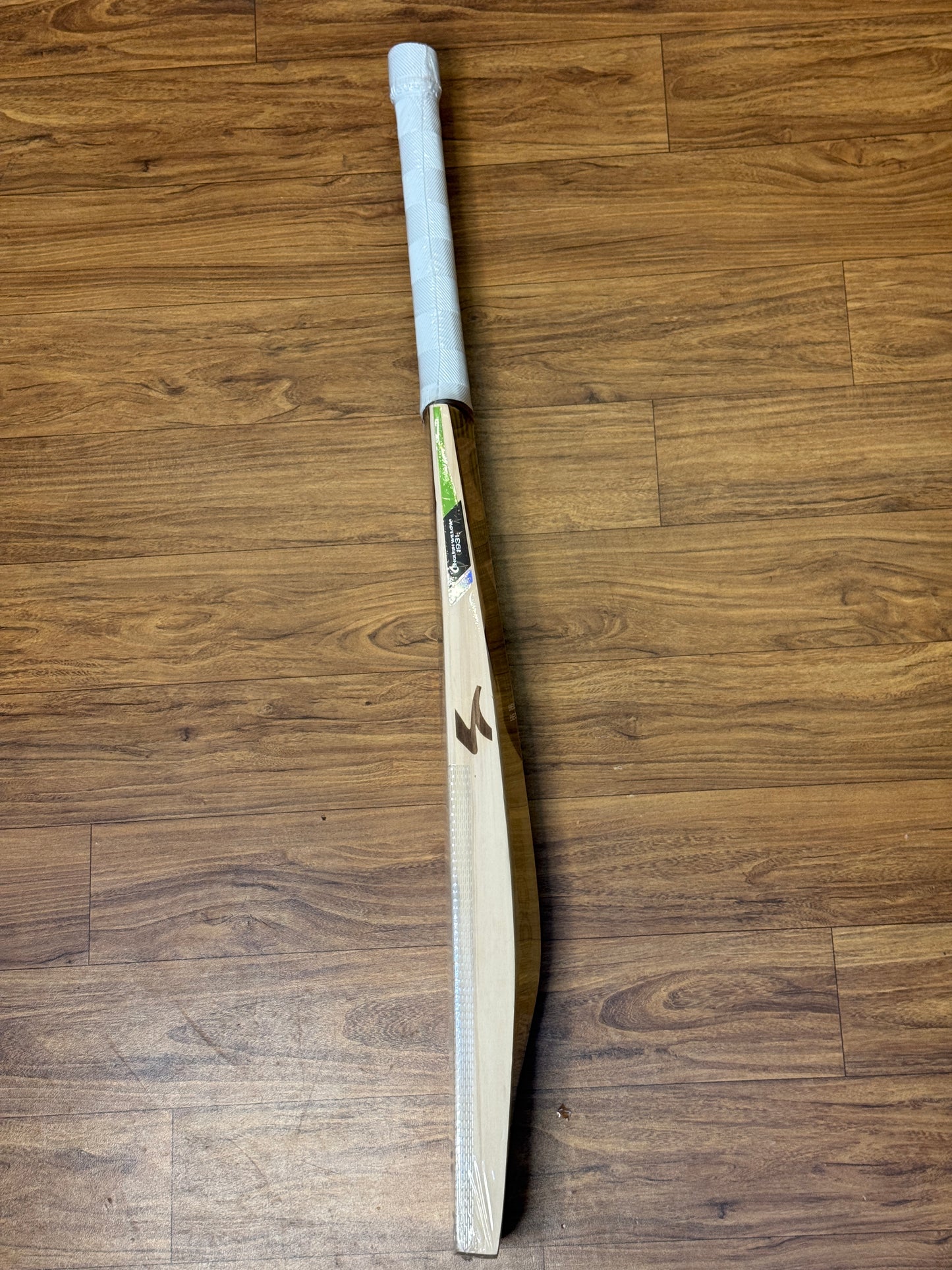 SG NEXUS® XTREME ENGLISH WILLOW CRICKET BAT-SH