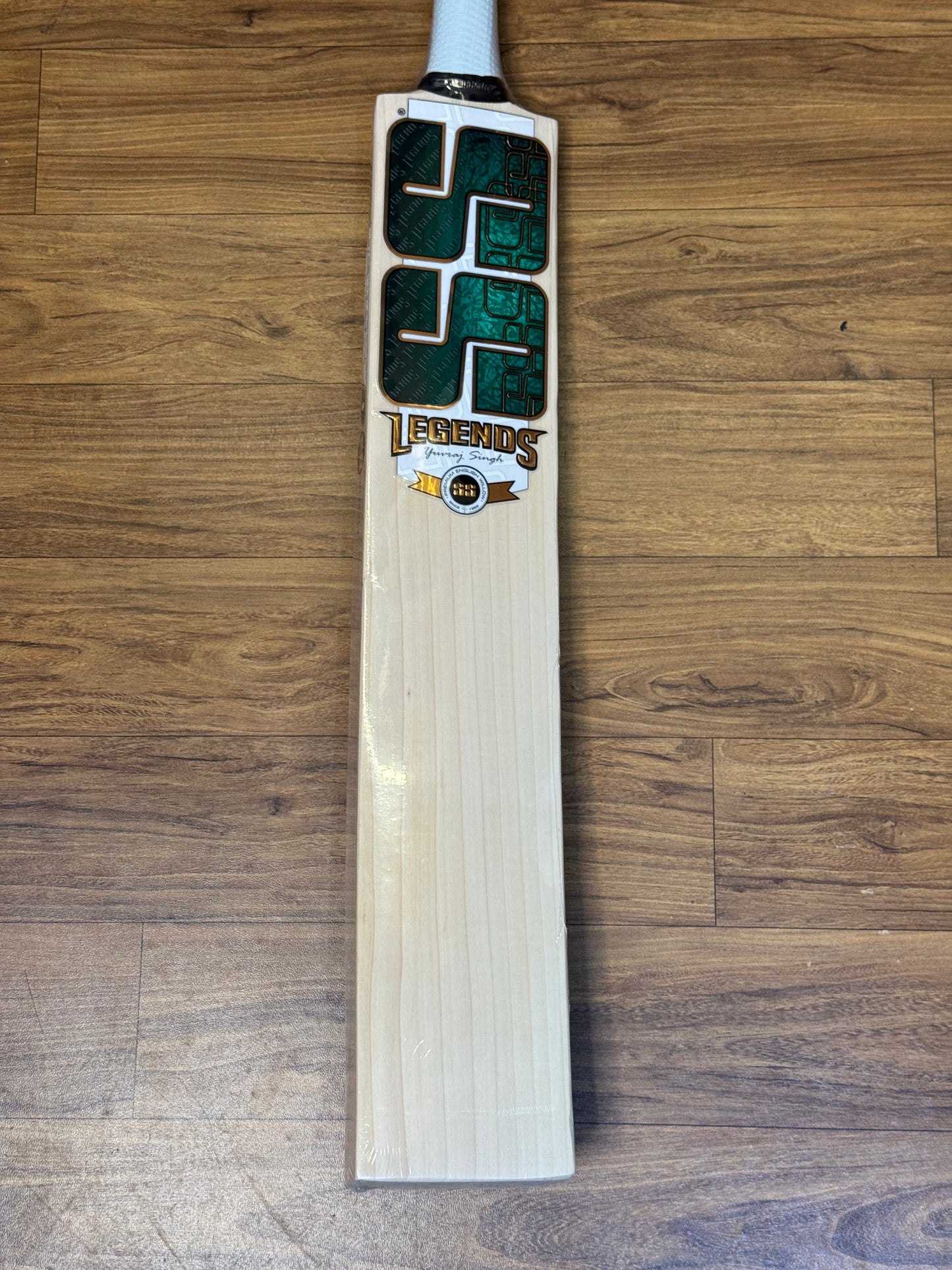 SS LEGEND YUVRAJ SINGH ENGLISH WILLOW CRICKET BAT-SH