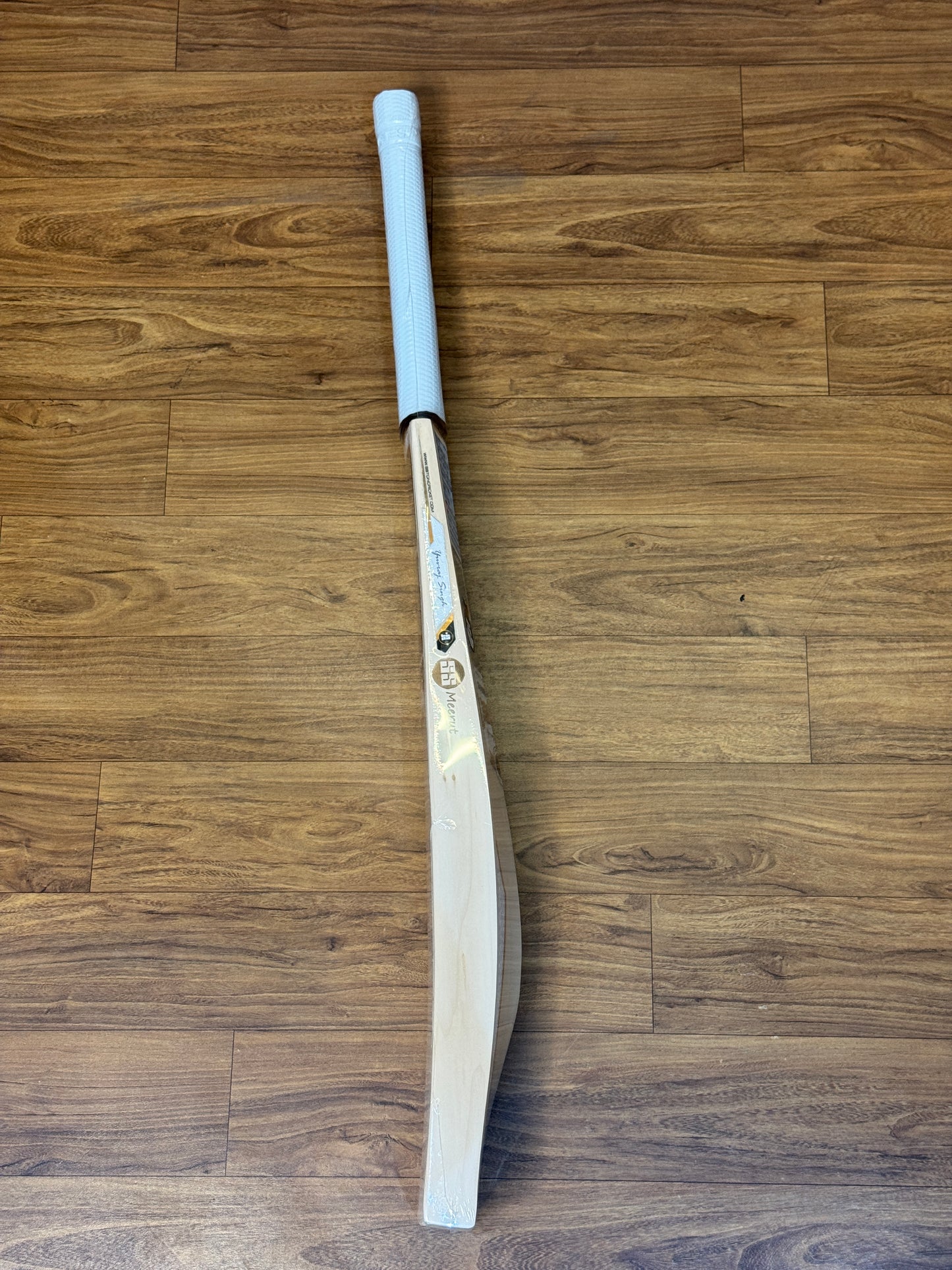 SS LEGEND YUVRAJ SINGH ENGLISH WILLOW CRICKET BAT-SH