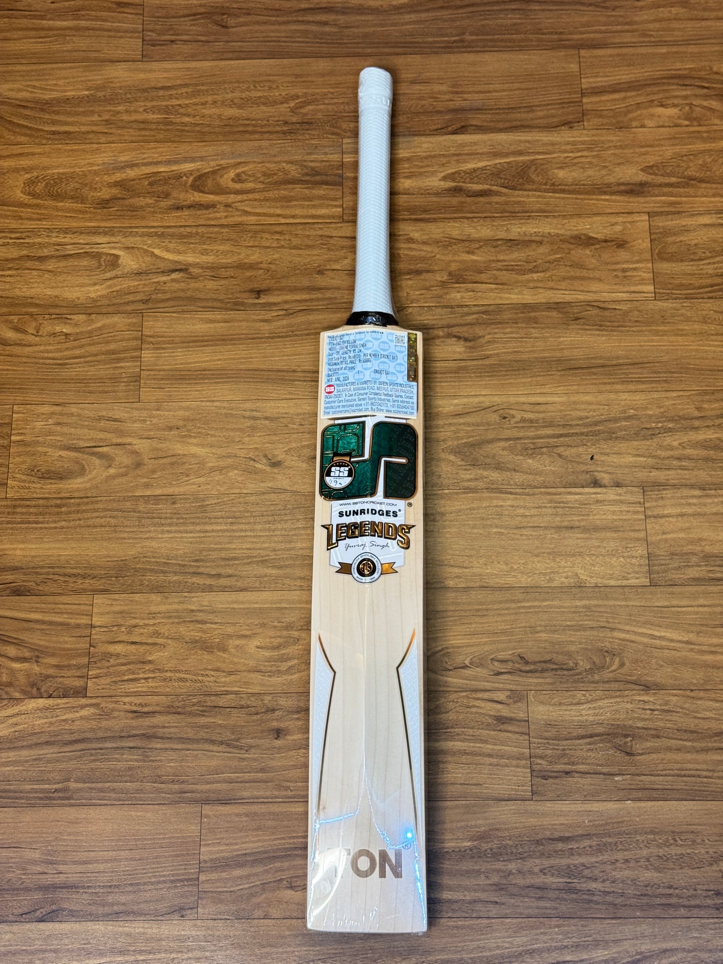 SS LEGEND YUVRAJ SINGH ENGLISH WILLOW CRICKET BAT-SH