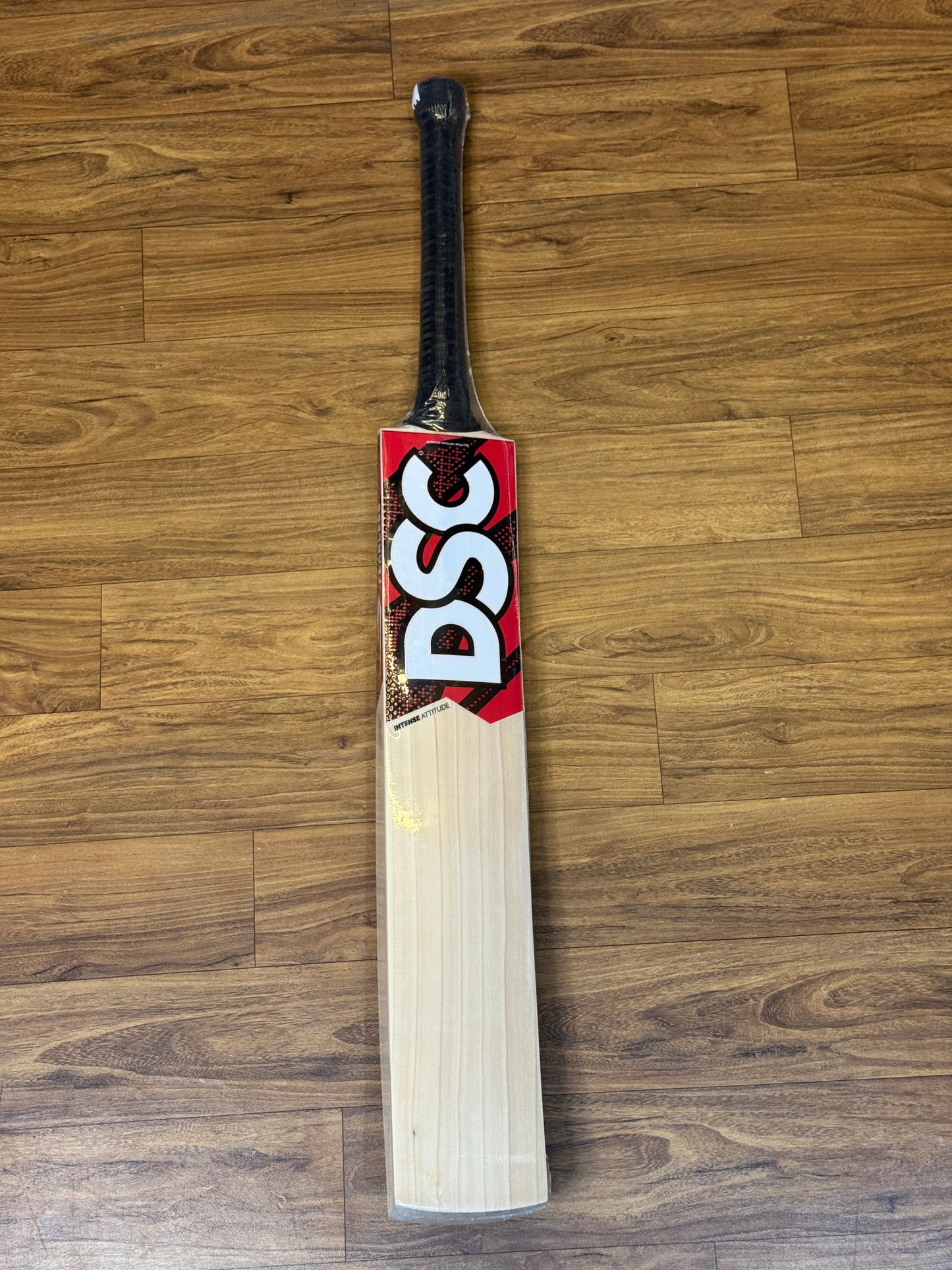 DSC INTENSE ATTITUDE ENGLISH WILLOW CRICKET BAT-SH