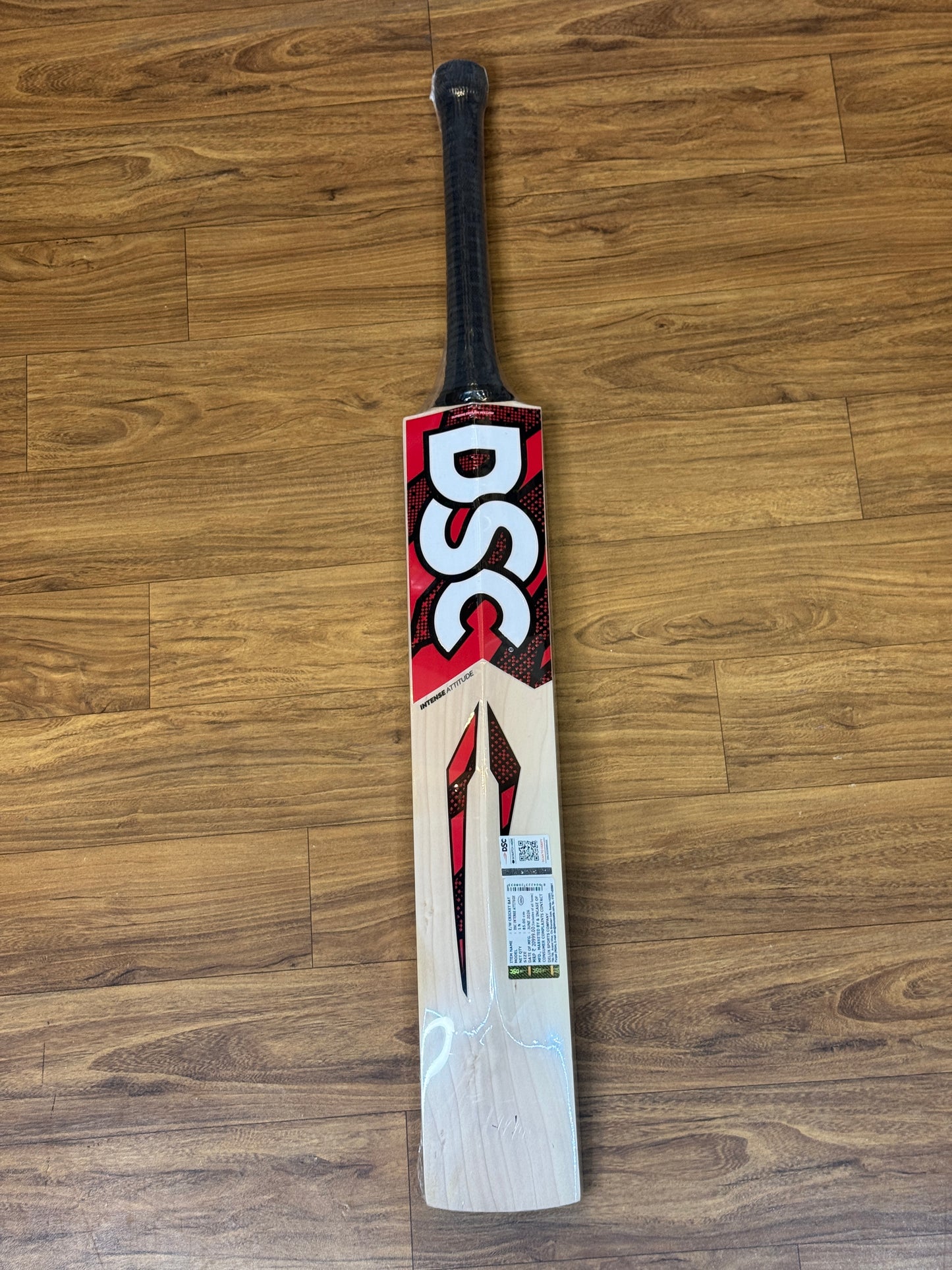 DSC INTENSE ATTITUDE ENGLISH WILLOW CRICKET BAT-SH