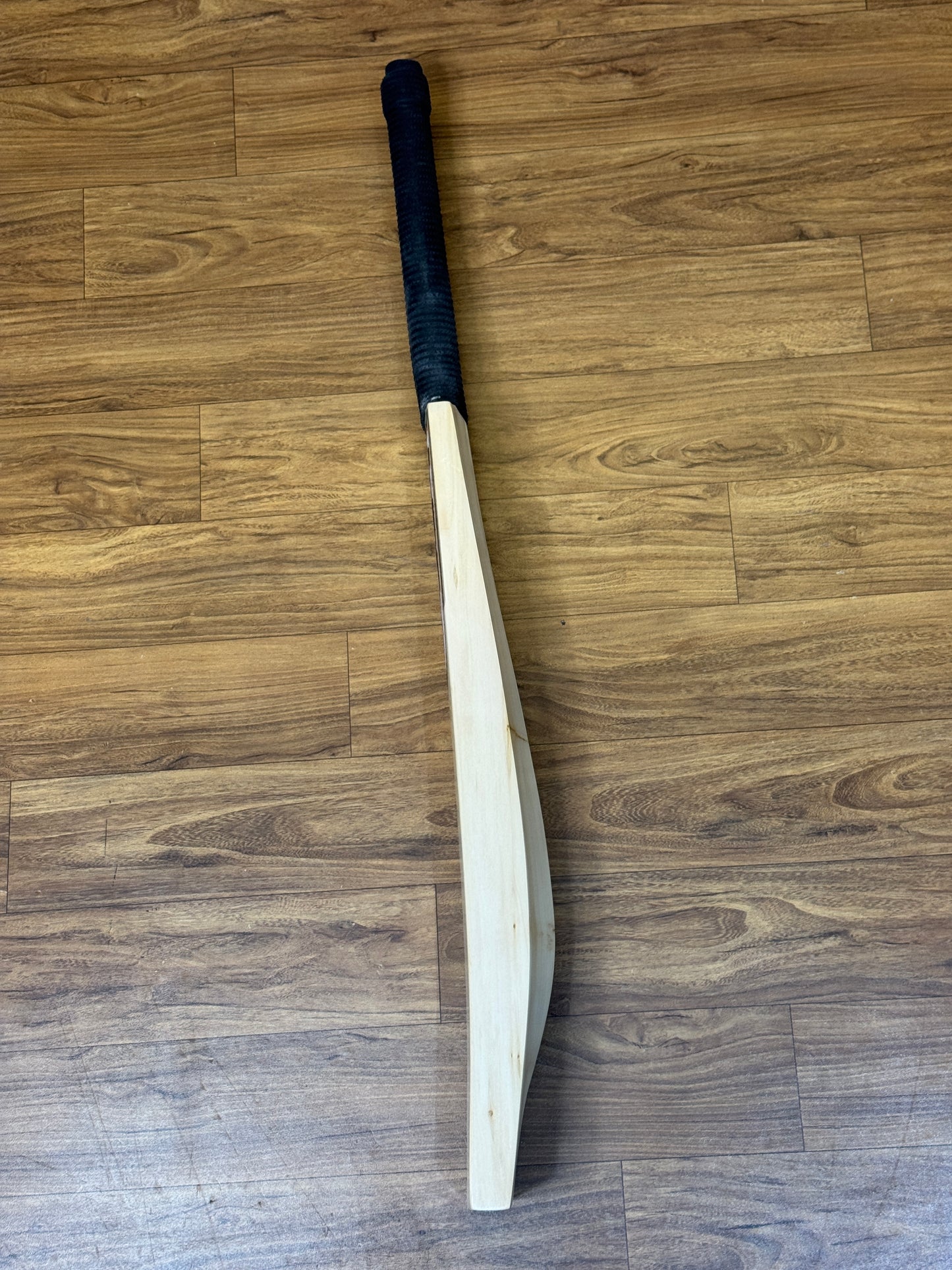DC7 PLAYER EDITION ENGLISH WILLOW CRICKET BAT - SH ( SHREYAS IYER)
