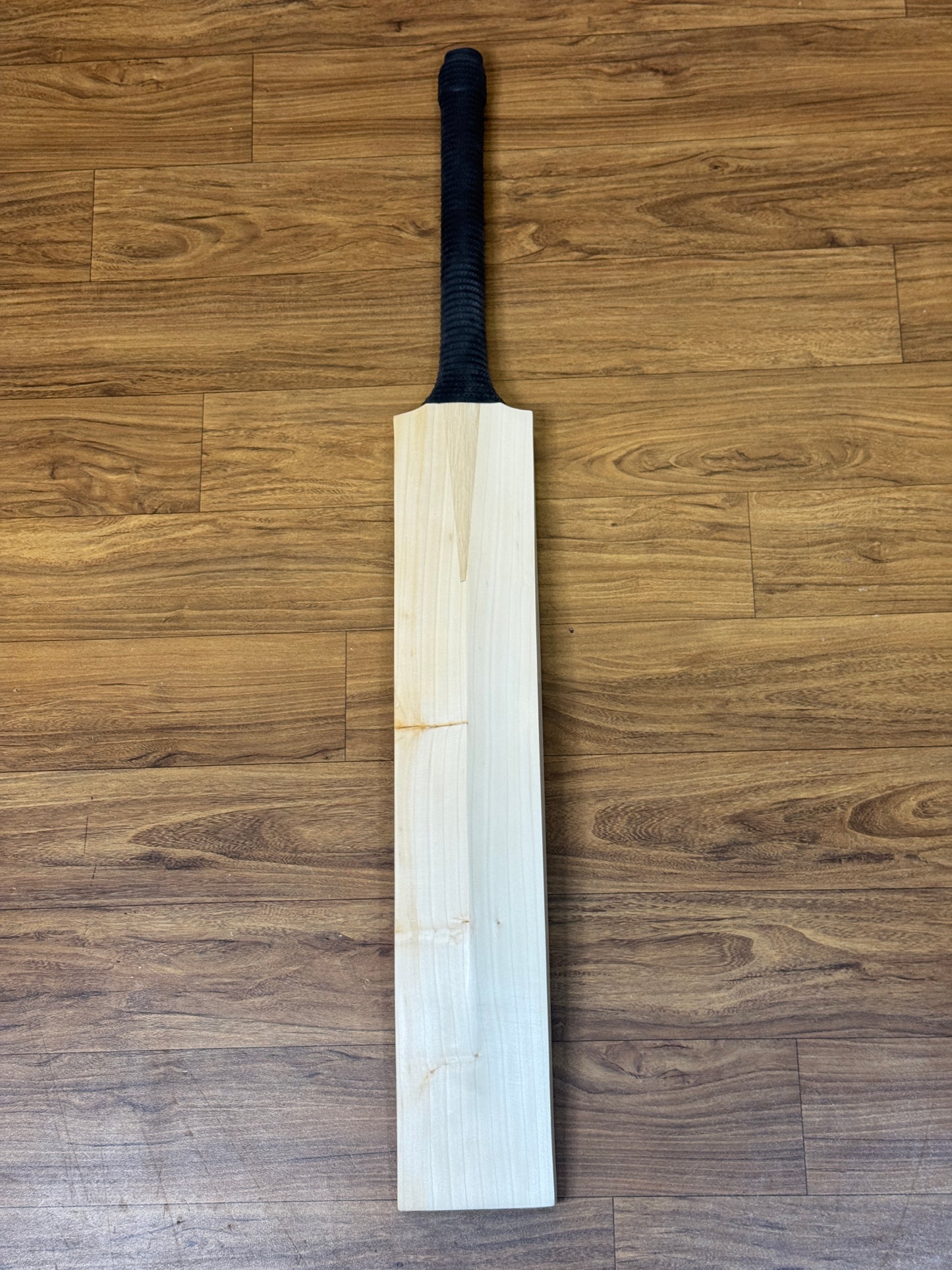 DC7 PLAYER EDITION ENGLISH WILLOW CRICKET BAT - SH ( SHREYAS IYER)