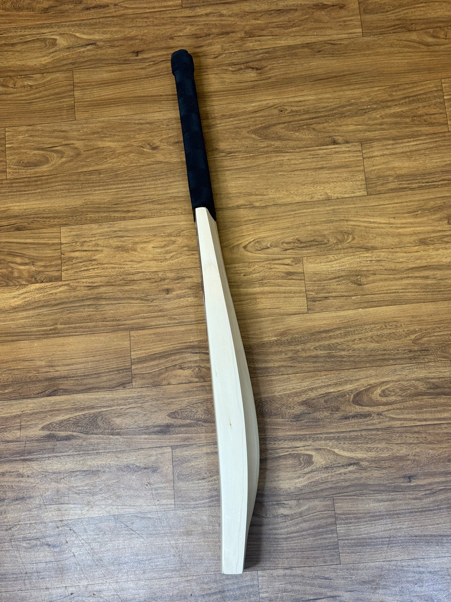 DC7 Player Edition English Willow Cricket Bat – SH (Hardik Pandya Profile)