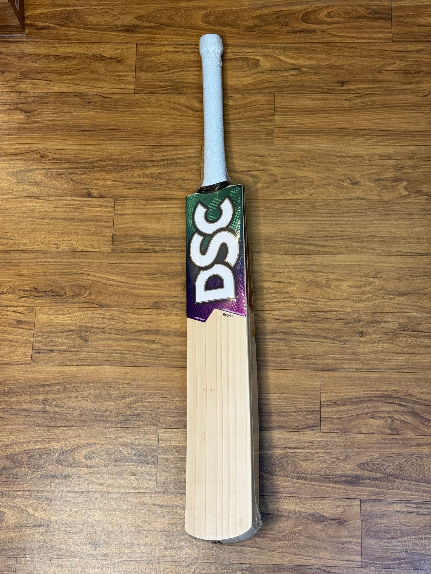 DSC RS 060 ENGLISH WILLOW CRICKET BAT-SH