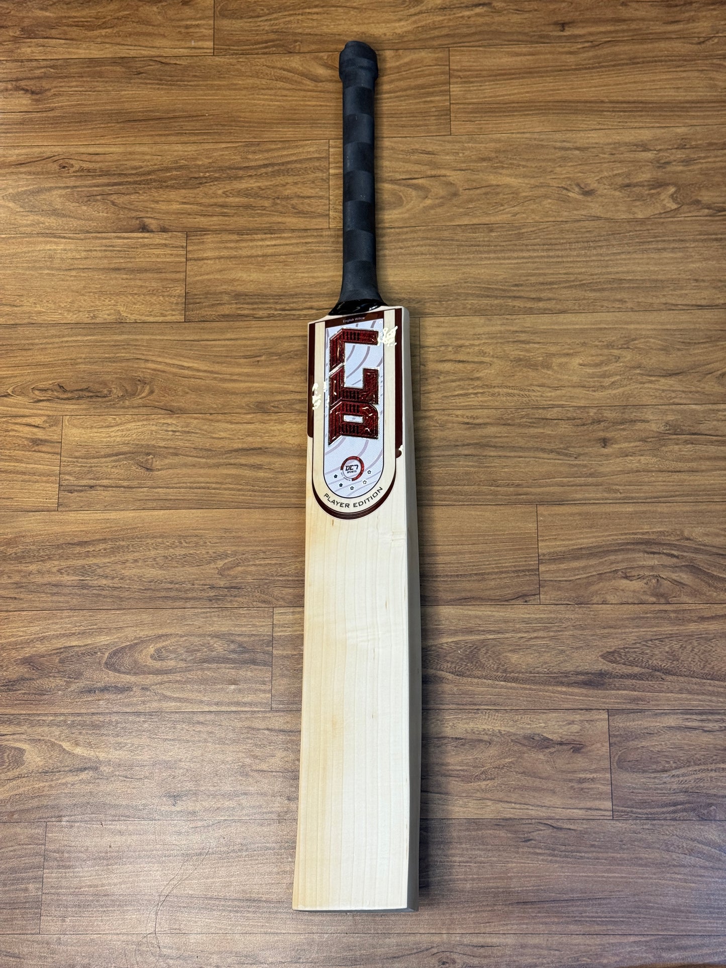 DC7 PLAYER EDITION ENGLISH WILLOW CRICKET BAT-SH