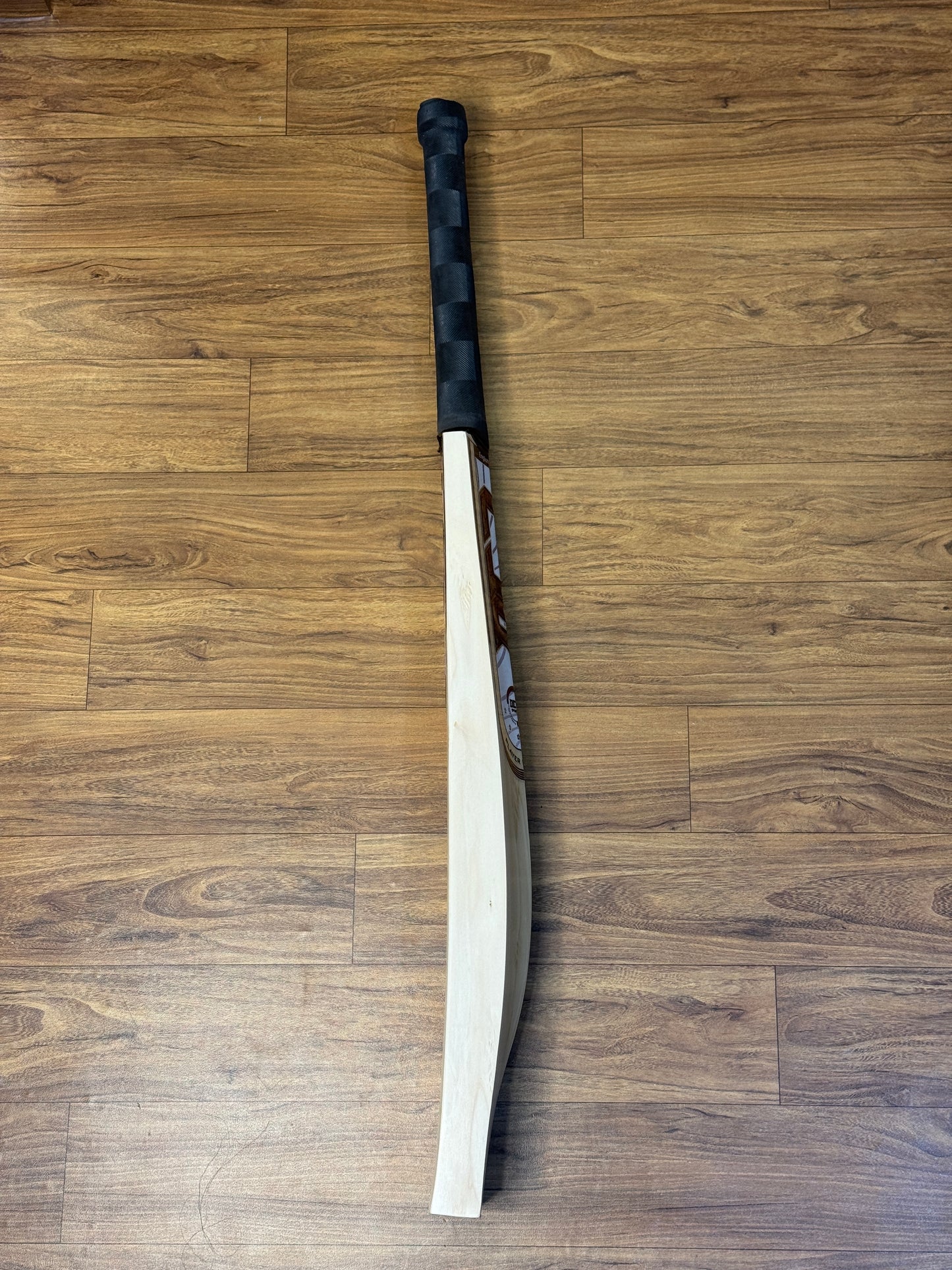 DC7 PLAYER EDITION ENGLISH WILLOW CRICKET BAT-SH