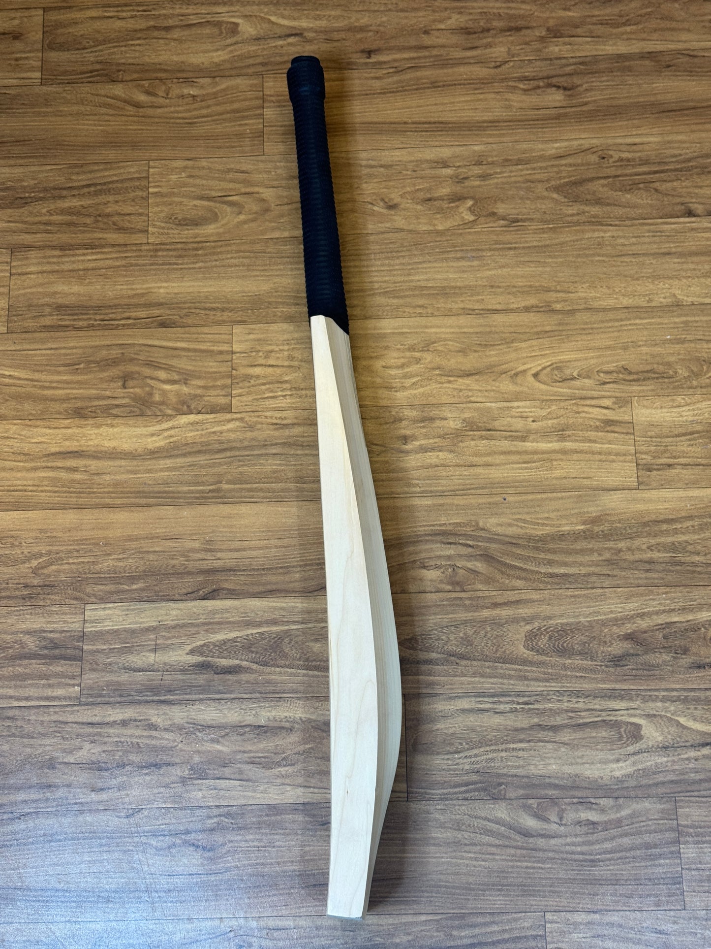 DC7 PLAYER EDITION ENGLISH WILLOW CRICKET BAT(ROHIT SHARMA)-SH