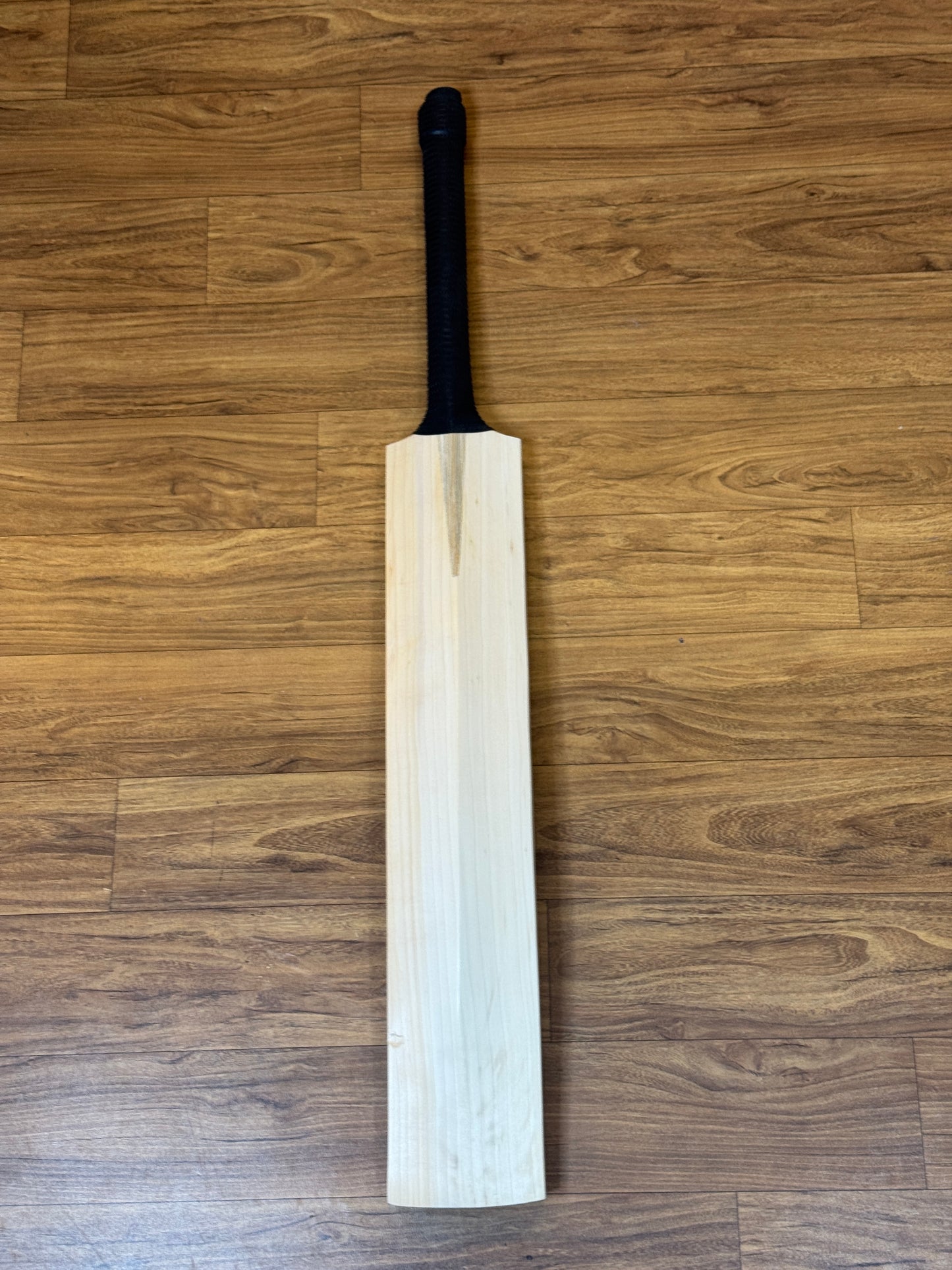 DC7 PLAYER EDITION ENGLISH WILLOW CRICKET BAT(ROHIT SHARMA)-SH