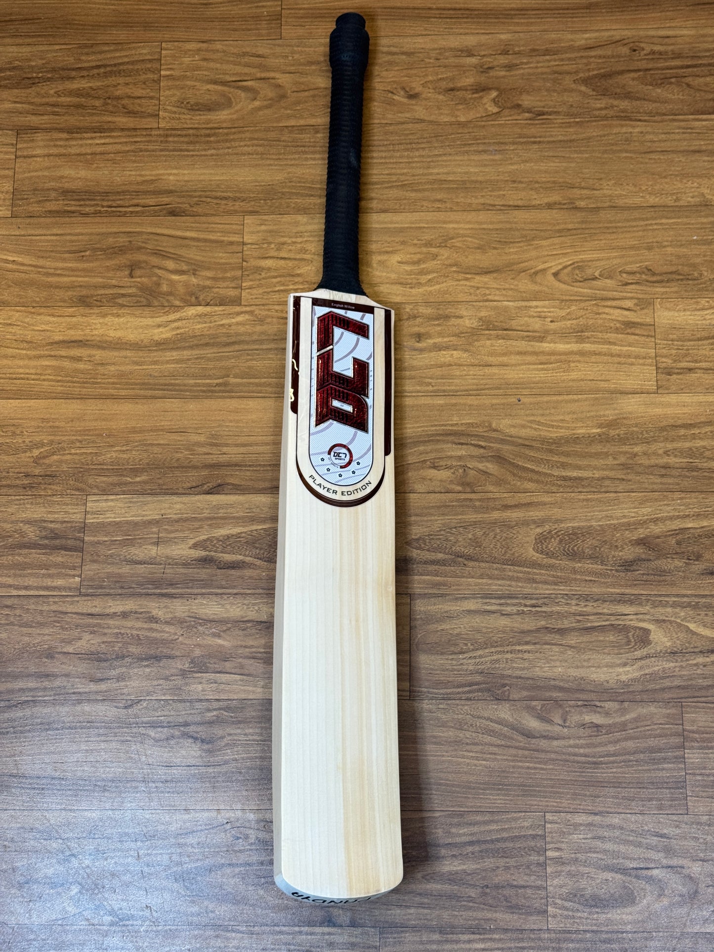DC7 PLAYER EDITION ENGLISH WILLOW CRICKET BAT(HARDIK PANDYA)-SH