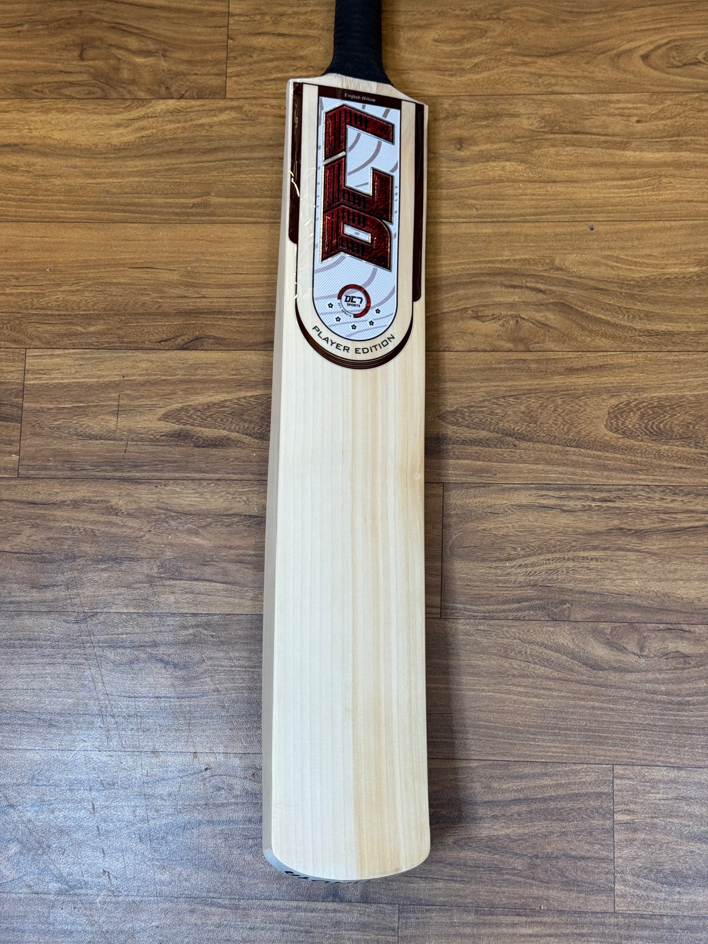DC7 PLAYER EDITION ENGLISH WILLOW CRICKET BAT(HARDIK PANDYA)-SH
