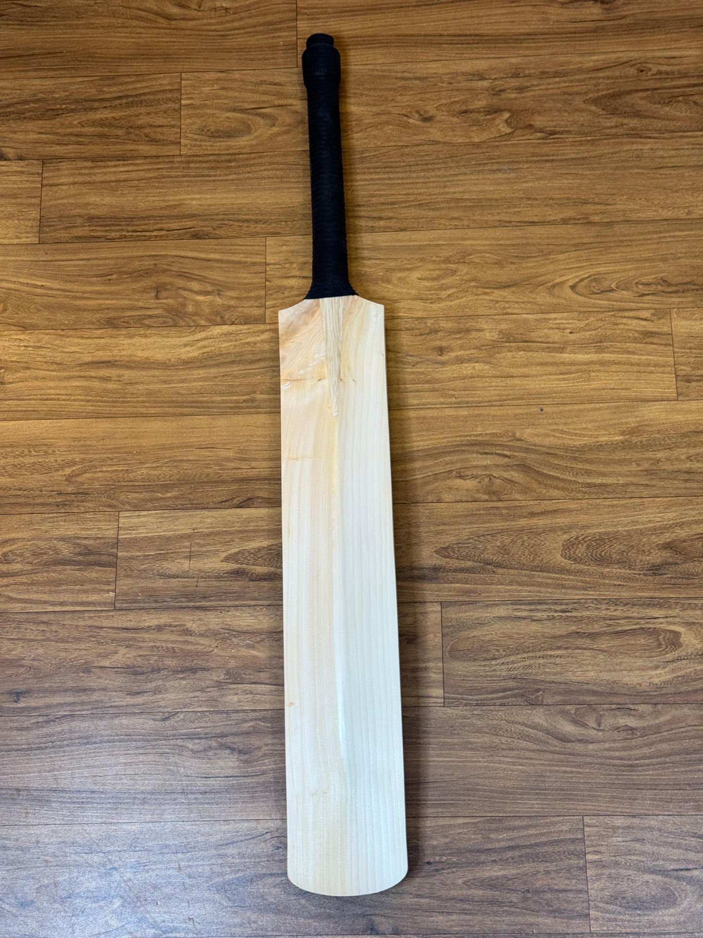 DC7 PLAYER EDITION ENGLISH WILLOW CRICKET BAT(HARDIK PANDYA)-SH