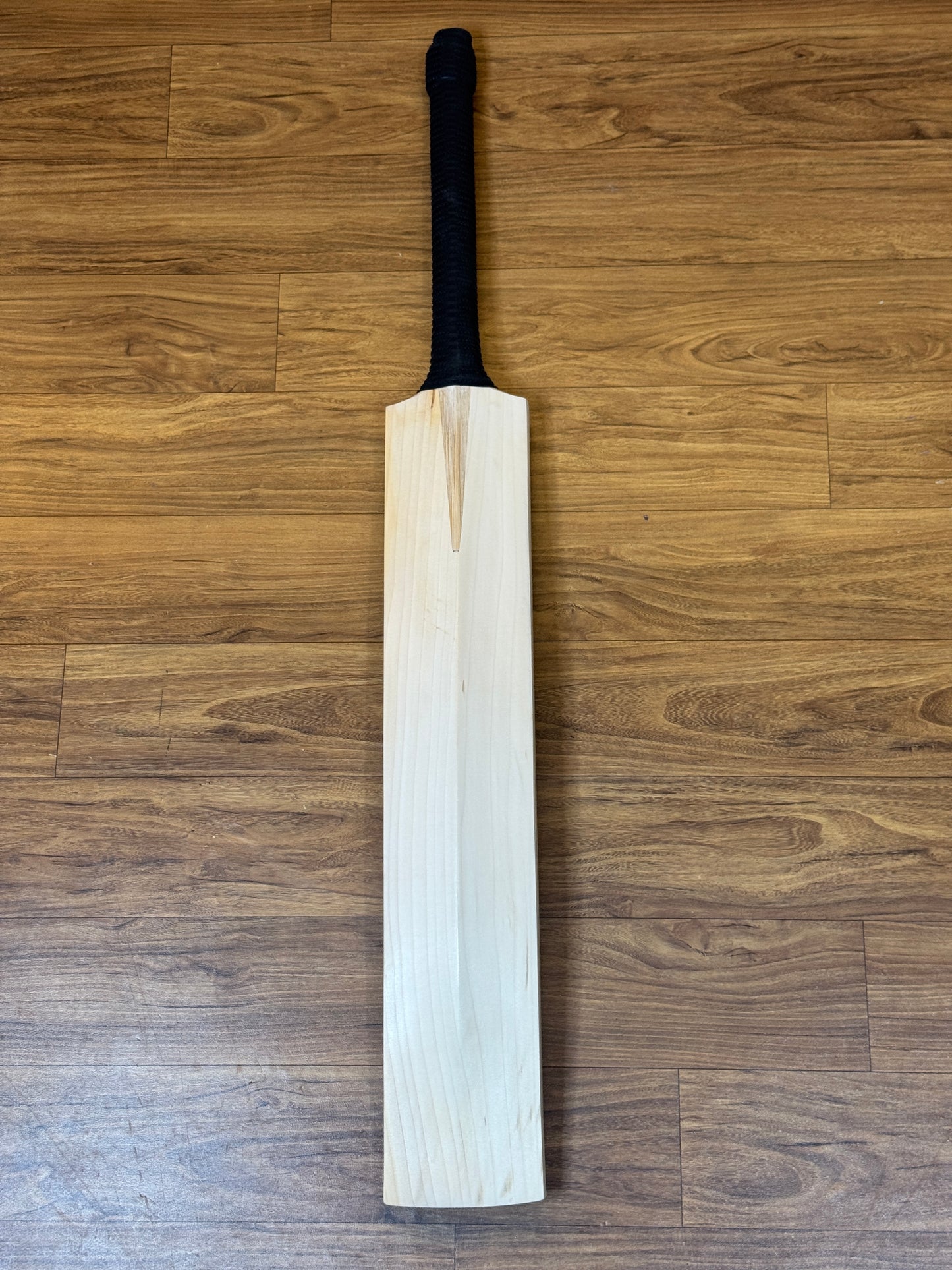 DC7 PLAYER EDITION ENGLISH WILLOW CRICKET BAT(ROHIT SHARMA)-SH
