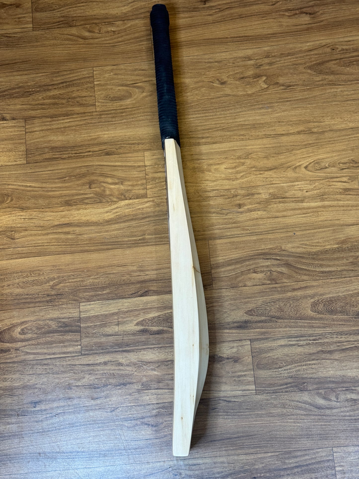 DC7 PLAYER EDITION ENGLISH WILLOW CRICKET BAT(SHREYAS IYER)-SH