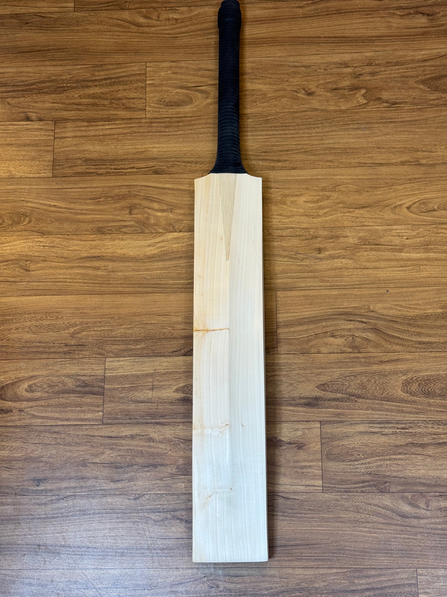 DC7 PLAYER EDITION ENGLISH WILLOW CRICKET BAT(SHREYAS IYER)-SH