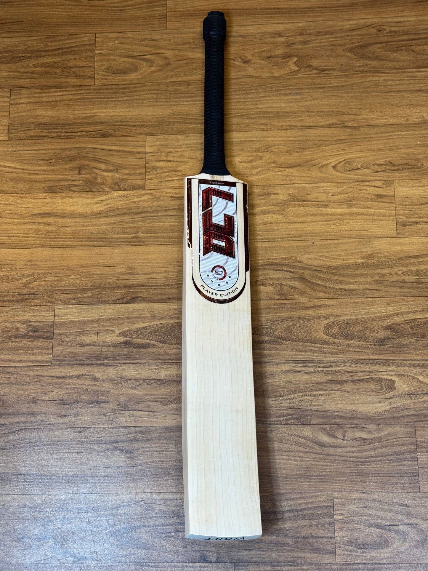 DC7 PLAYER EDITION ENGLISH WILLOW CRICKET BAT(VIRAT KOHLI)-SH