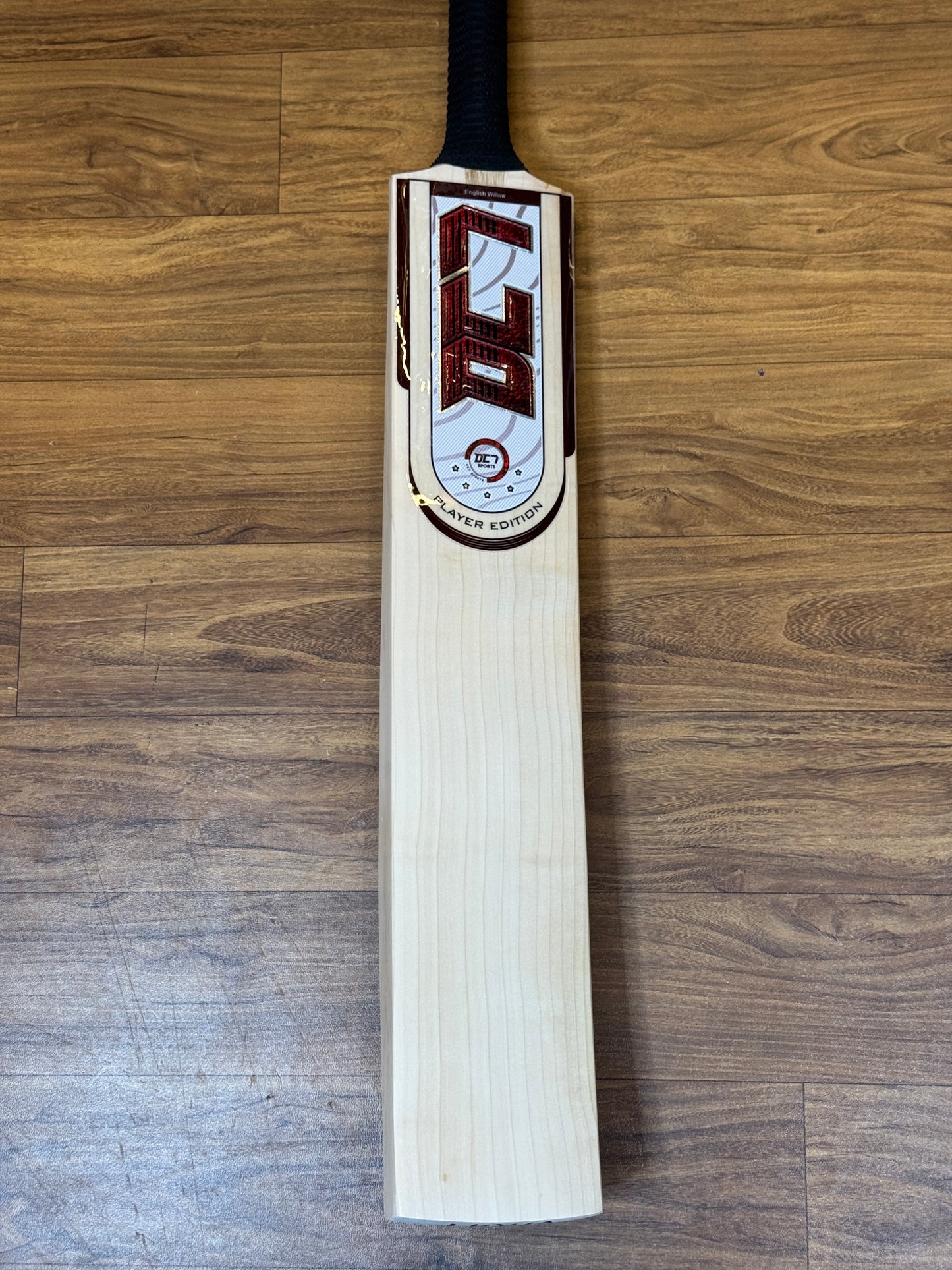 DC7 PLAYER EDITION ENGLISH WILLOW CRICKET BAT(VIRAT KOHLI)-SH